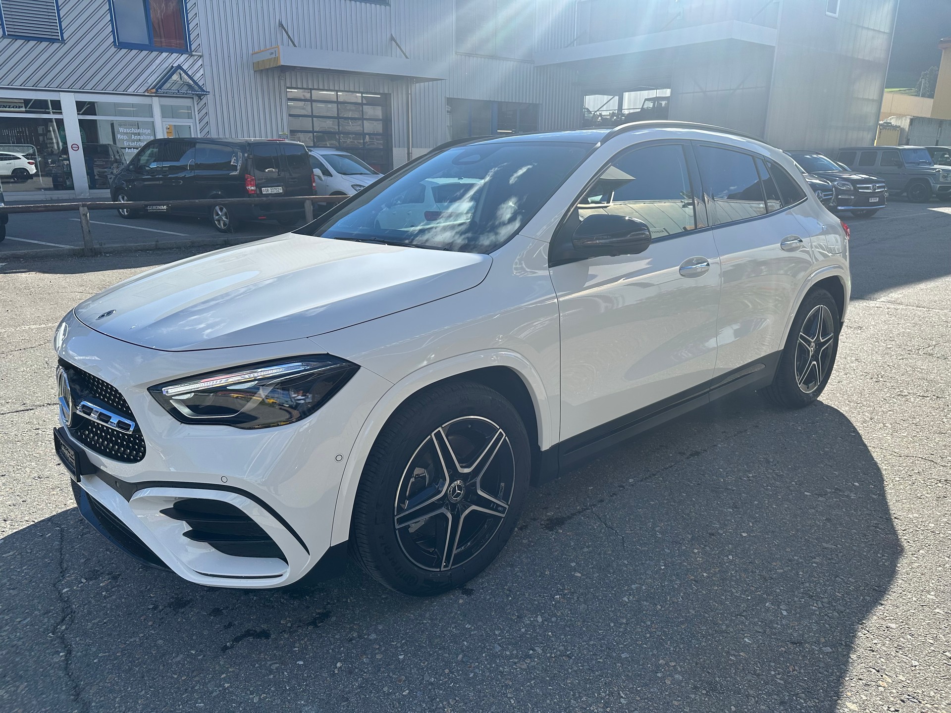 MERCEDES-BENZ GLA 250 Swiss Star AMG Line 4matic-image-4
