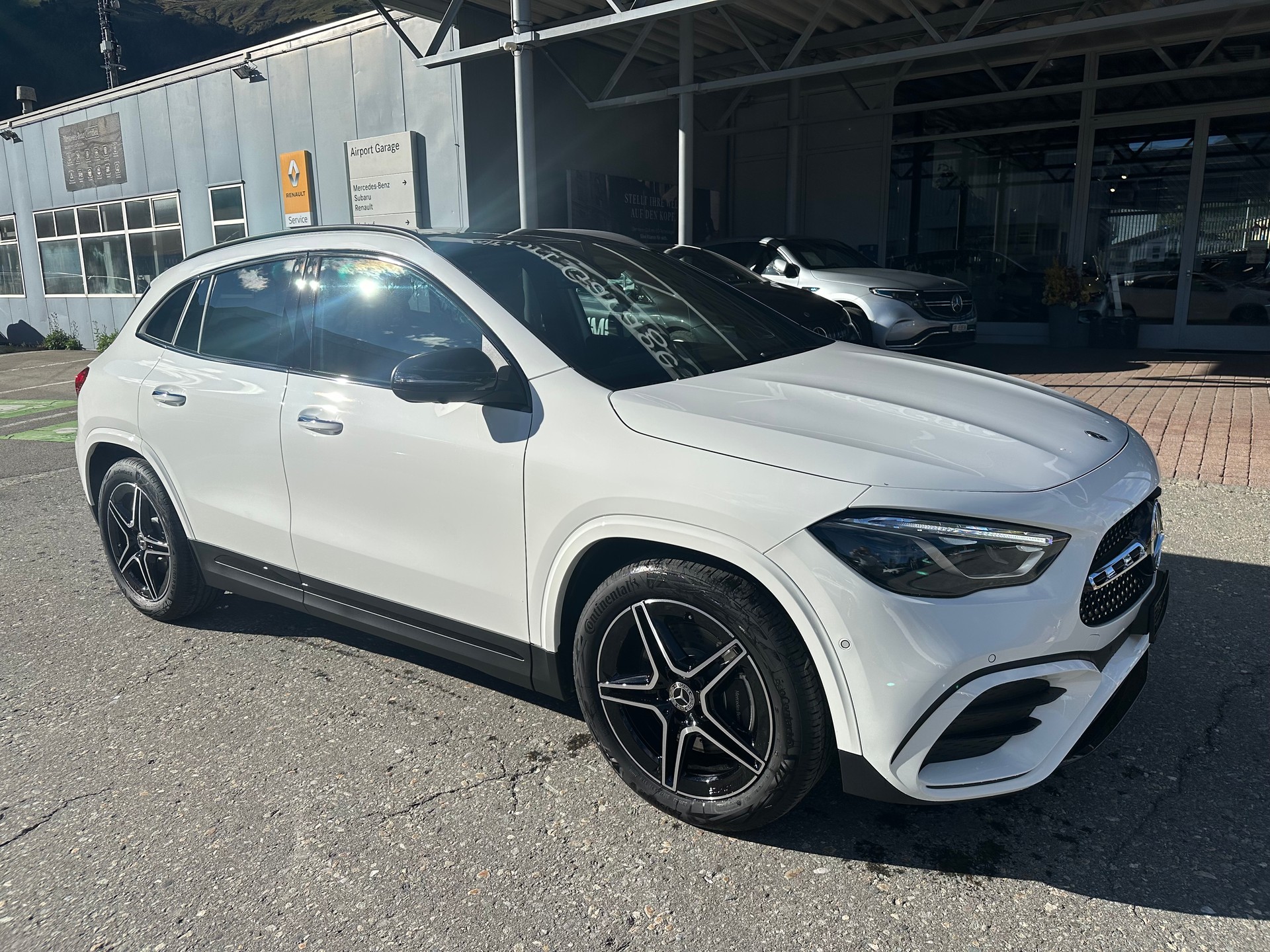 MERCEDES-BENZ GLA 250 Swiss Star AMG Line 4matic-image-2