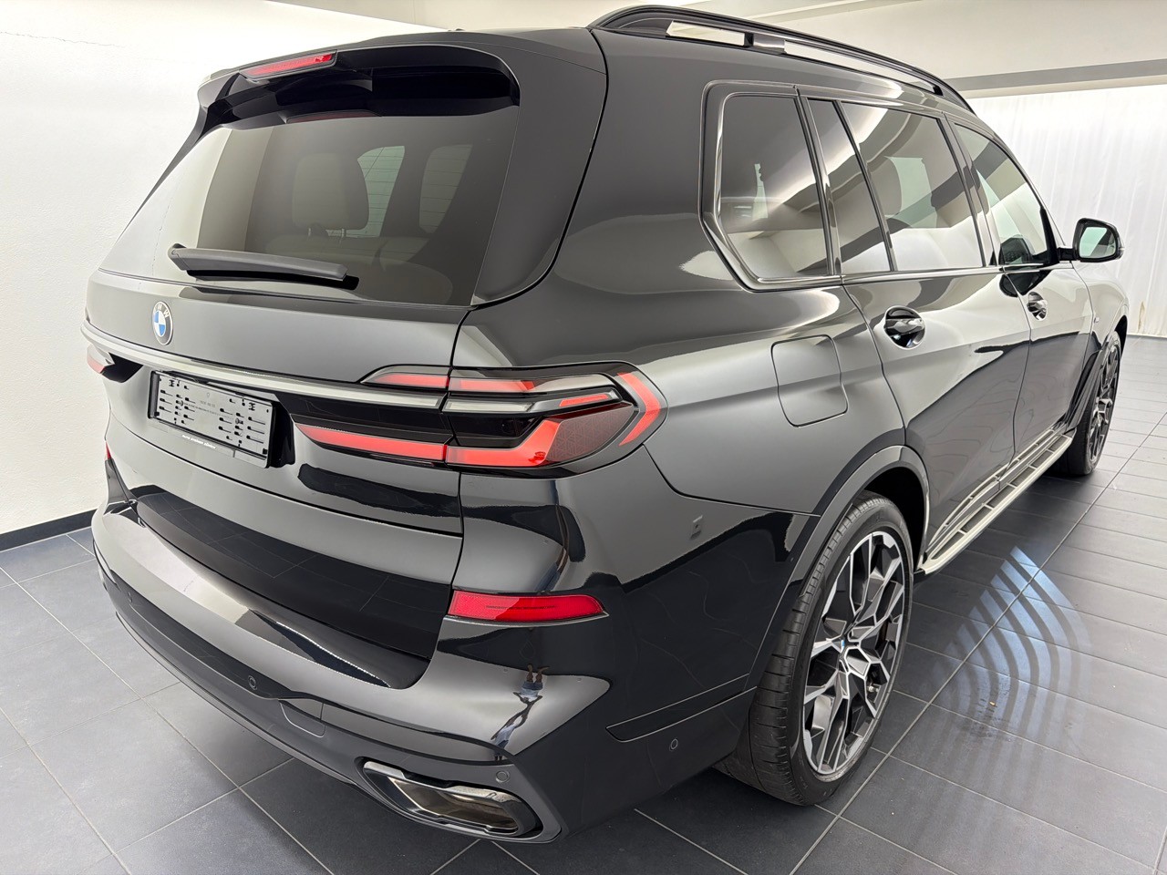 BMW X7 xDr 48V 40iM Sport Pro-showroom-element-2