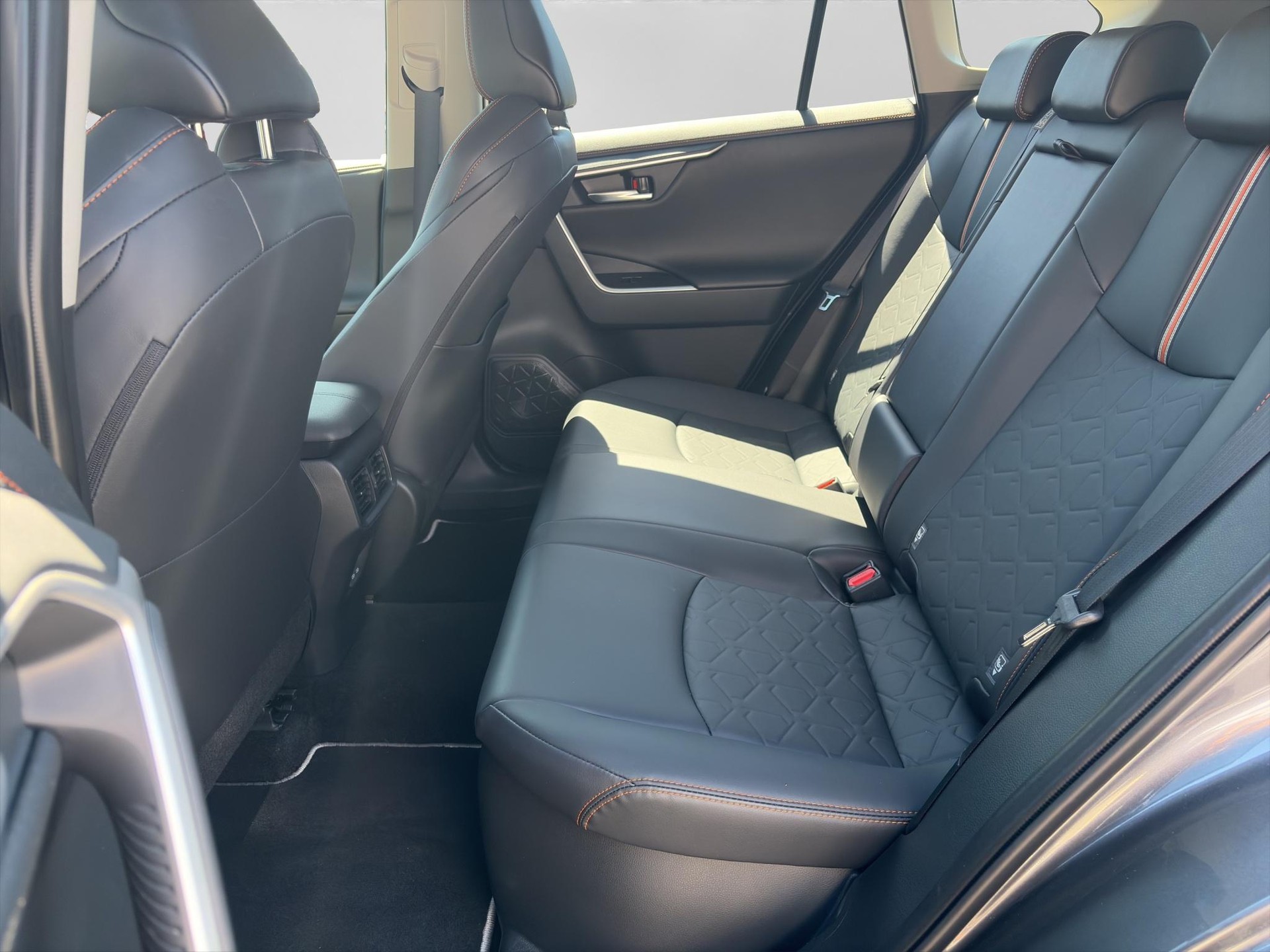 TOYOTA RAV4 2.5 HEV Adventure-image-6