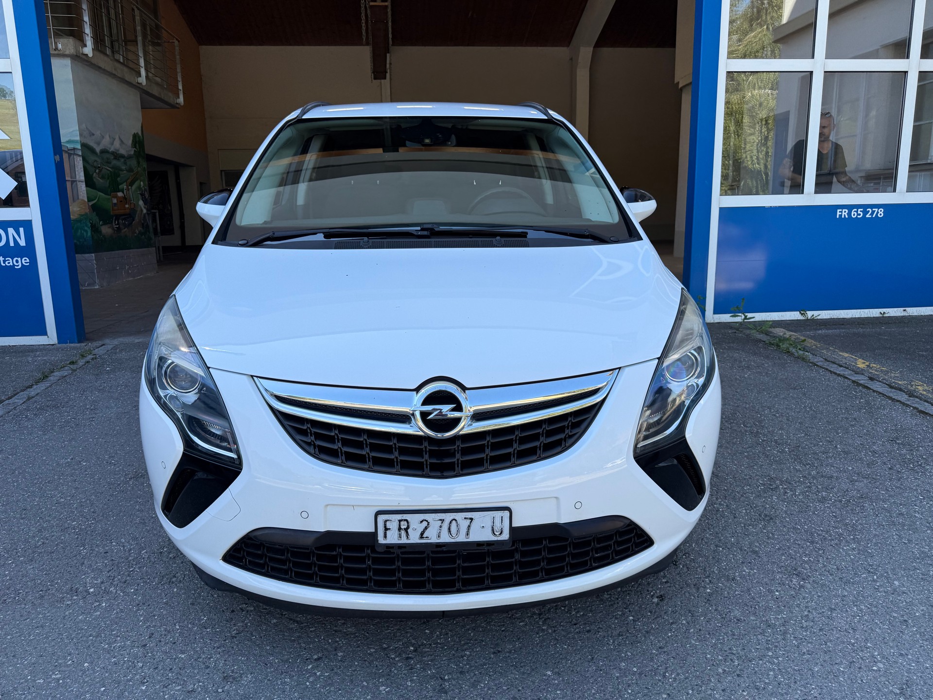 OPEL Zafira Tourer 1.4i 16V Cosmo-image-2