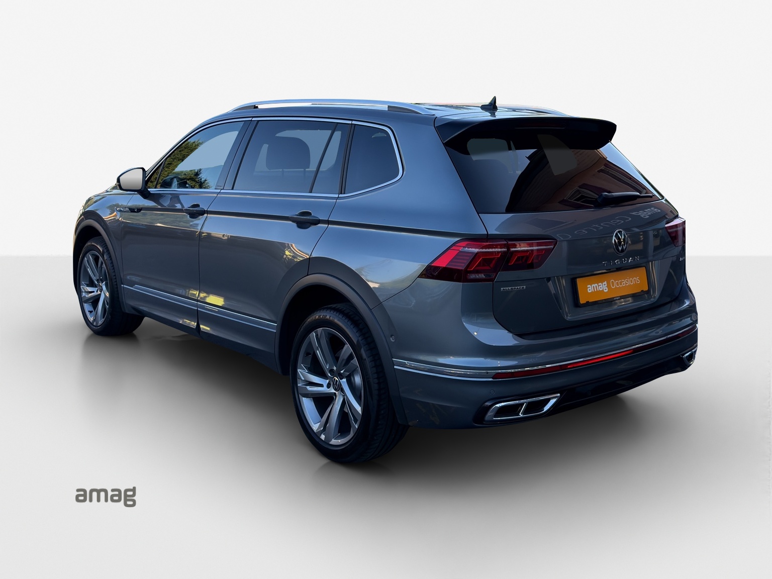 VW Tiguan Allspace 2.0TSI R-Line 4Motion DSG-image-2