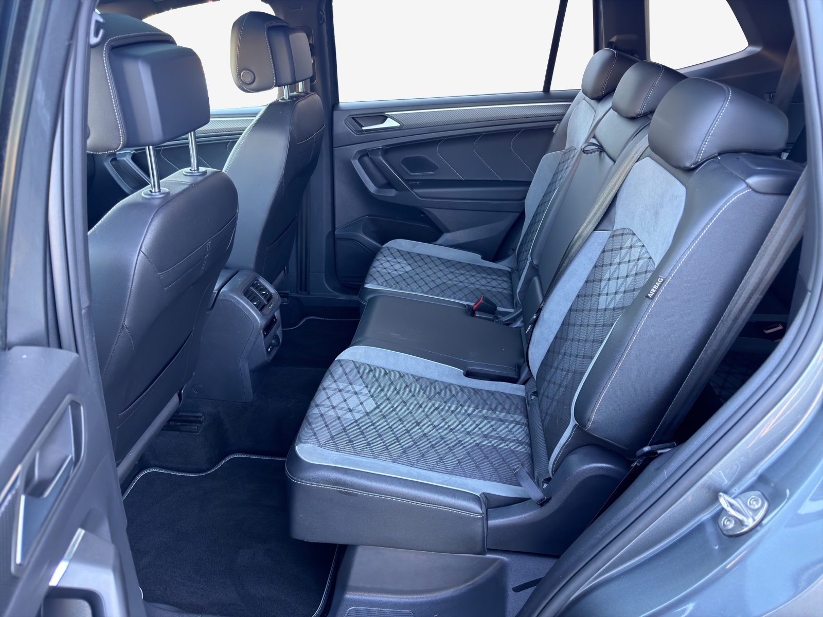 VW Tiguan Allspace 2.0TSI R-Line 4Motion DSG-image-11