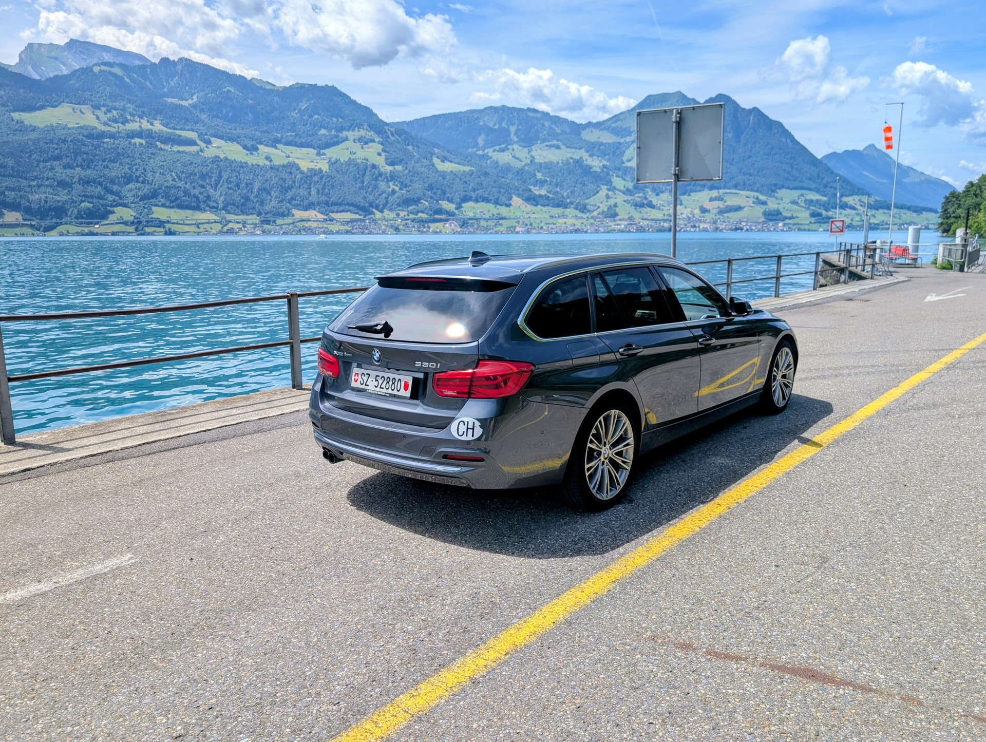 BMW 330i xDrive Luxury Line Steptronic-image-2