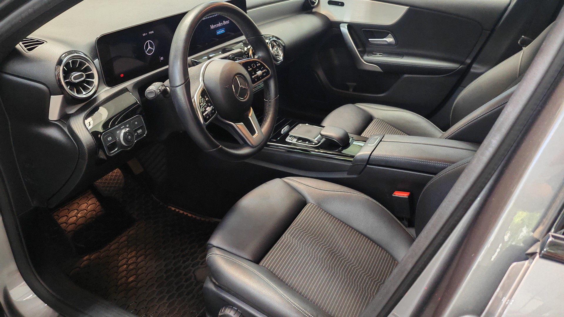 MERCEDES-BENZ A 200 7G-DCT-image-10