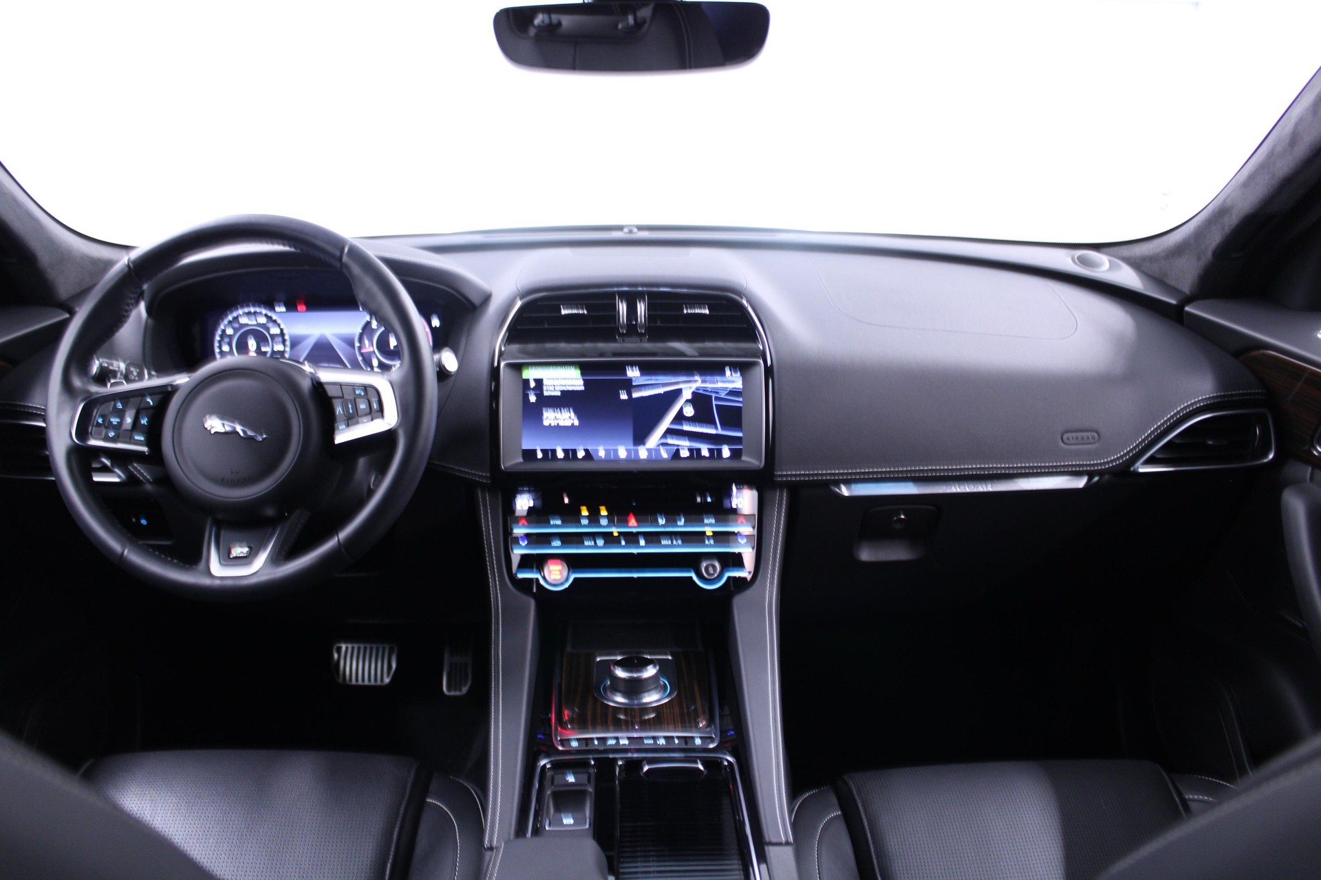 JAGUAR F-Pace 2.0 D 240 R-Sport AWD-image-6