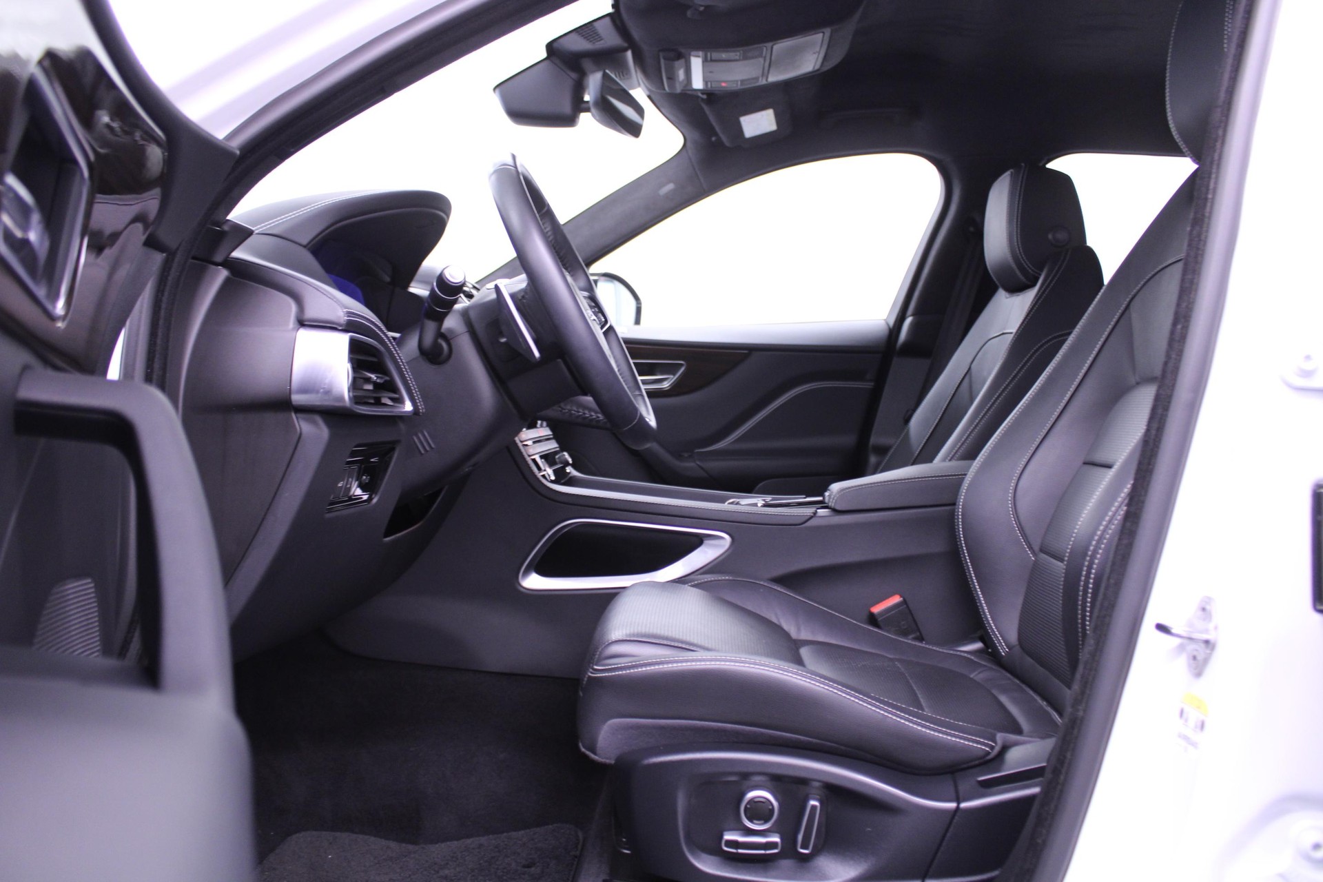 JAGUAR F-Pace 2.0 D 240 R-Sport AWD-image-4