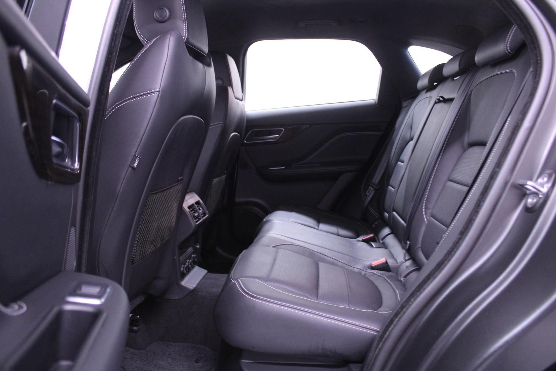 JAGUAR F-Pace 2.0 D 240 R-Sport AWD-image-5