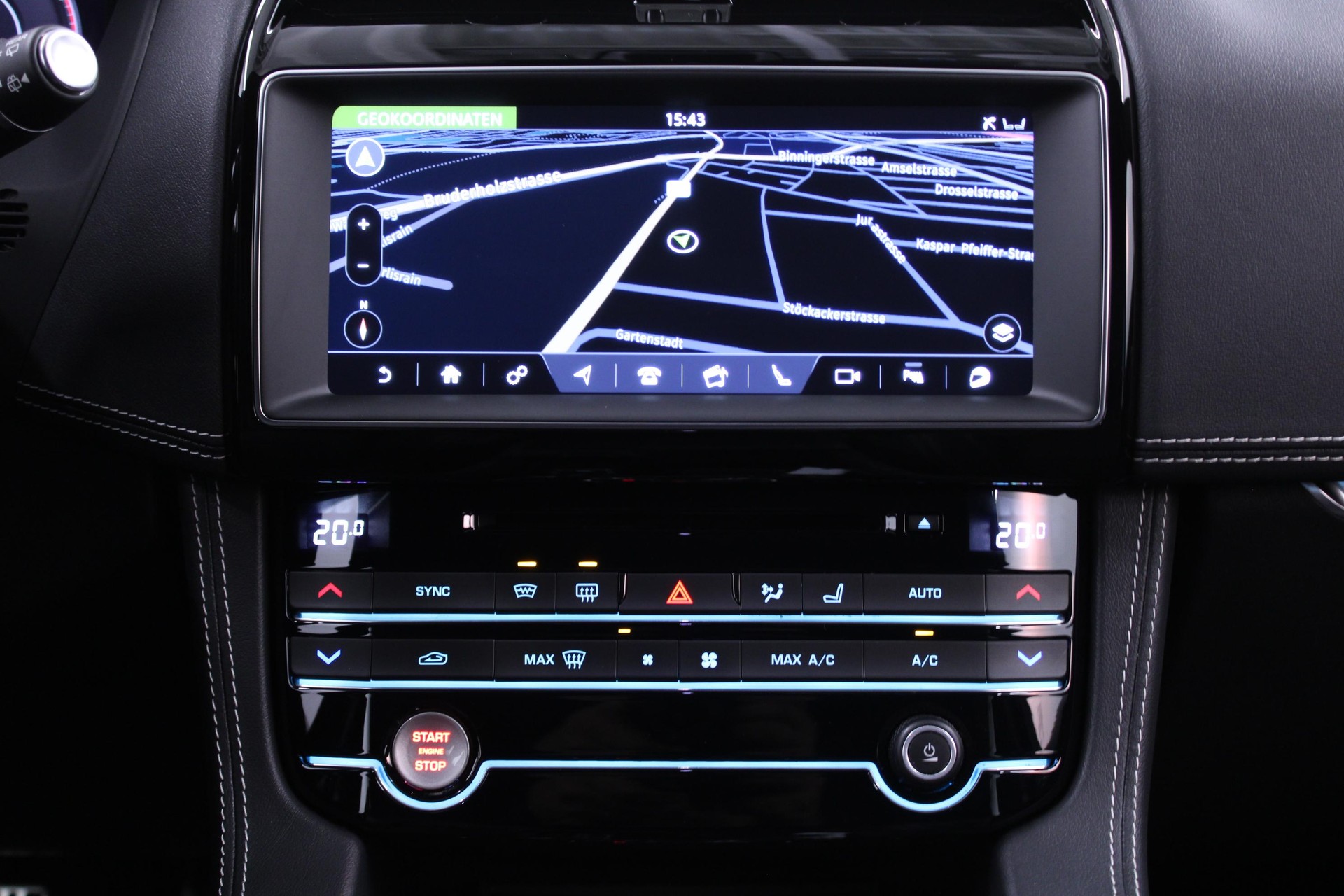 JAGUAR F-Pace 2.0 D 240 R-Sport AWD-image-8