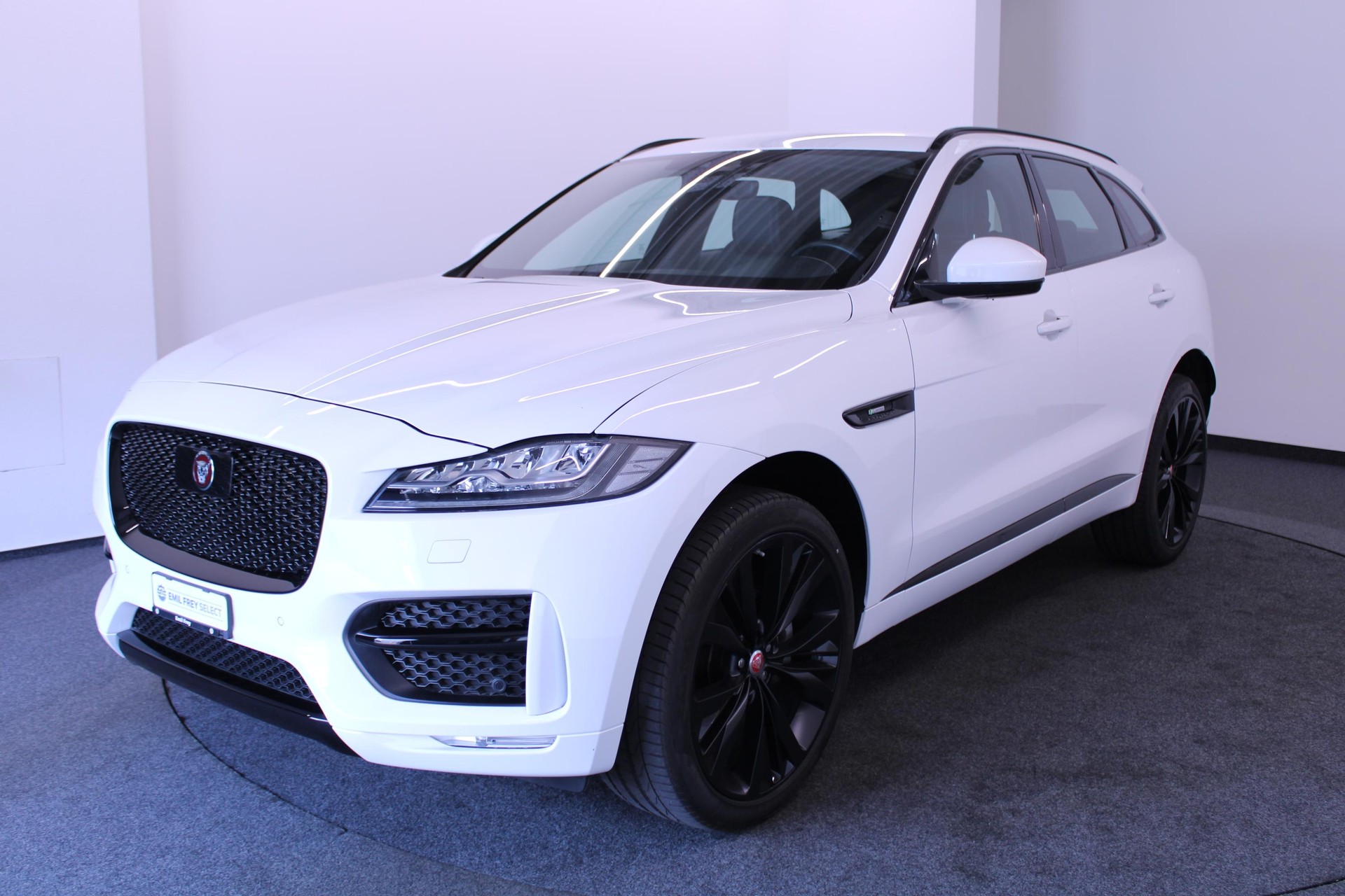 JAGUAR F-Pace 2.0 D 240 R-Sport AWD-image-0