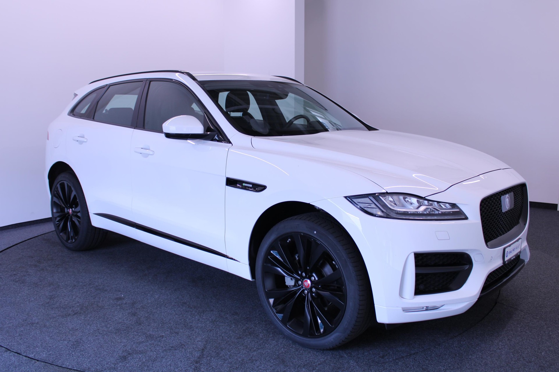 JAGUAR F-Pace 2.0 D 240 R-Sport AWD-image-1