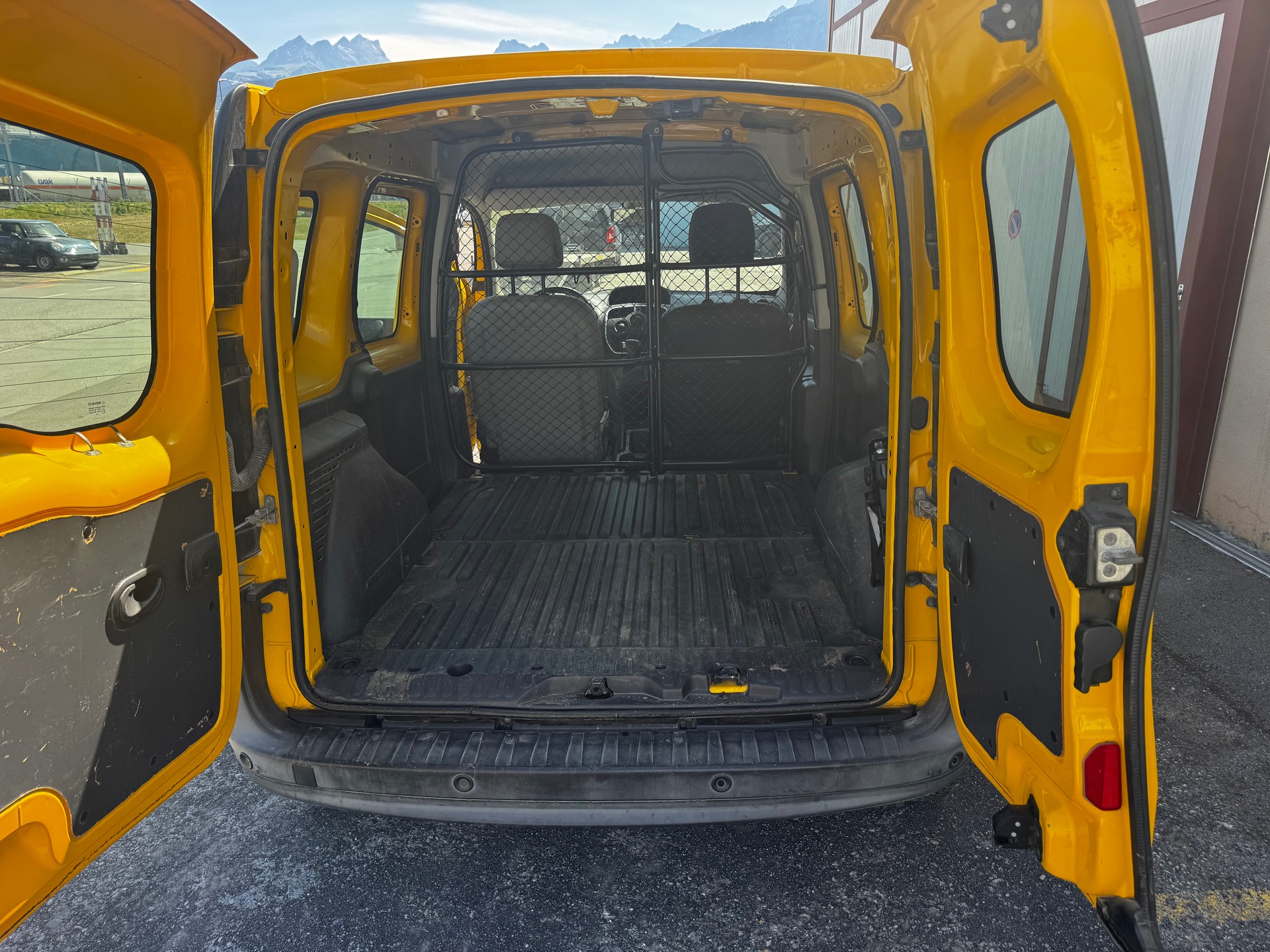 RENAULT Kangoo Medium TCe 115 Business A-image-8