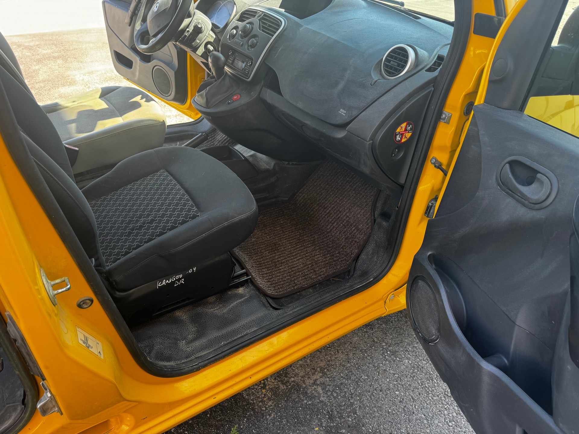 RENAULT Kangoo Medium TCe 115 Business A-image-7