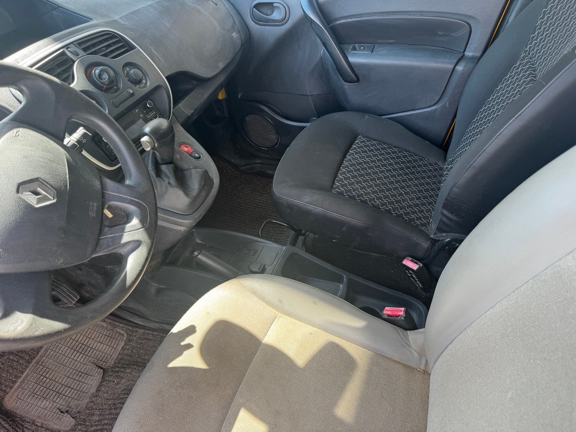 RENAULT Kangoo Medium TCe 115 Business A-image-10