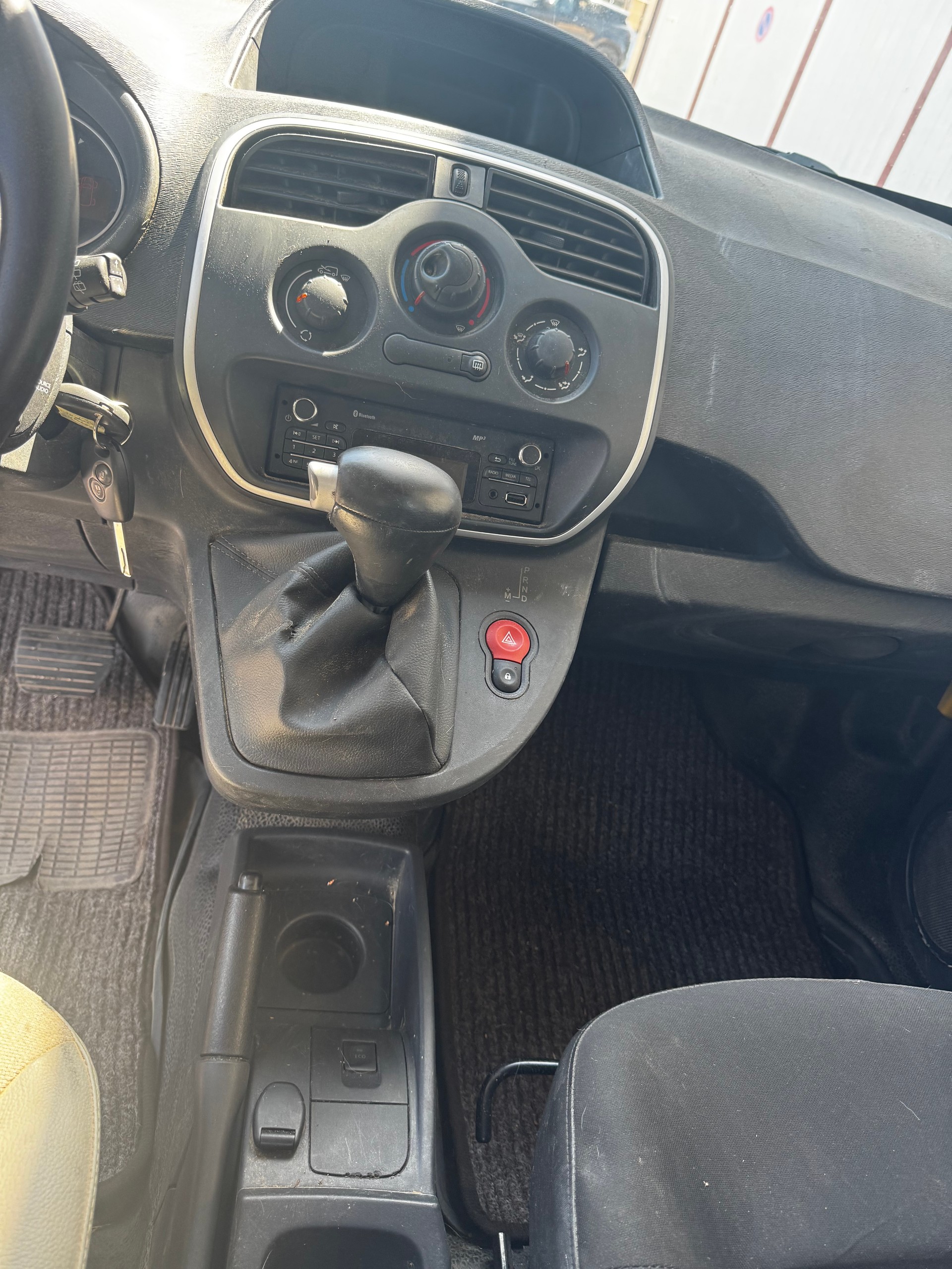 RENAULT Kangoo Medium TCe 115 Business A-image-11