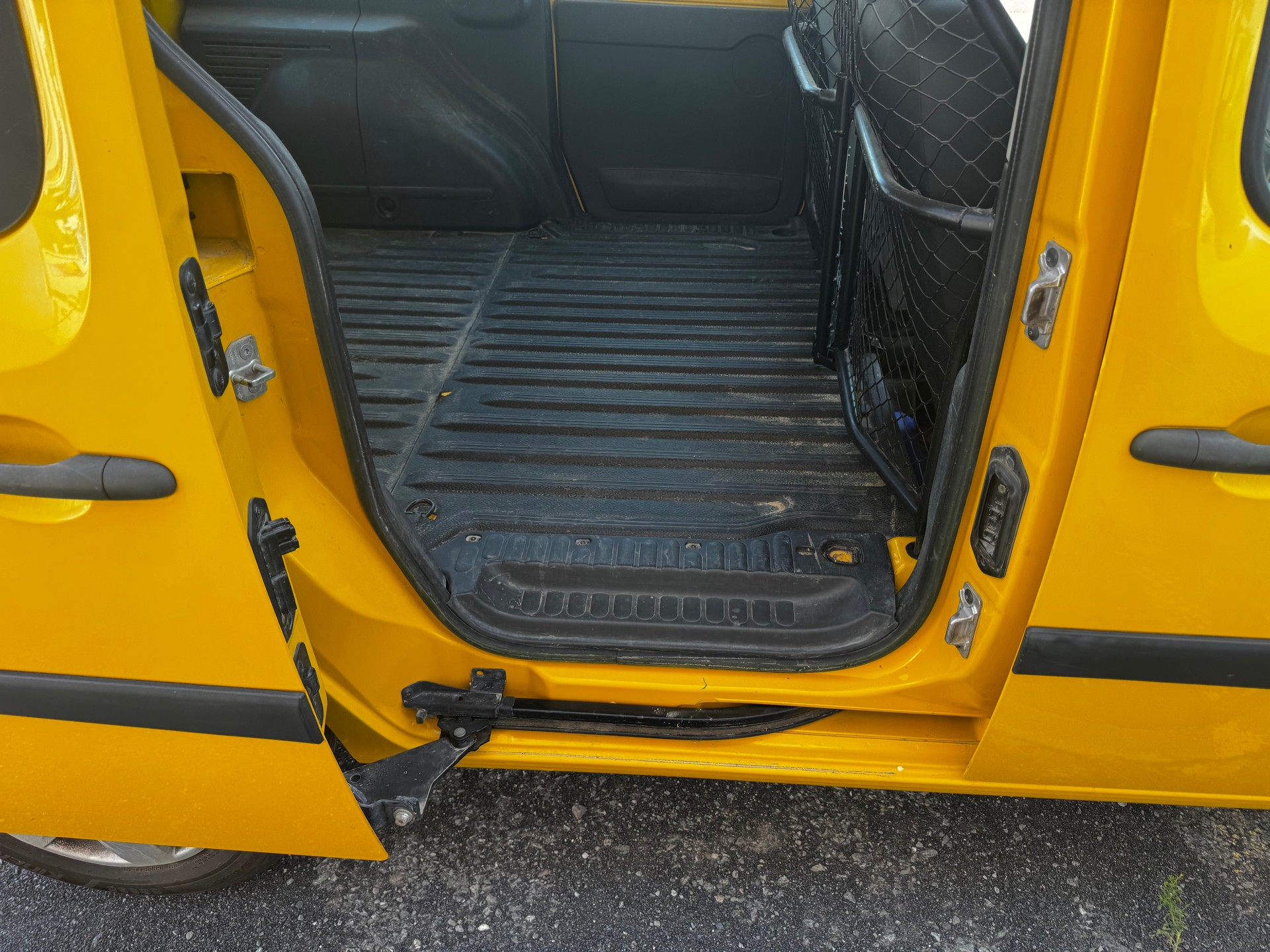 RENAULT Kangoo Medium TCe 115 Business A-image-6
