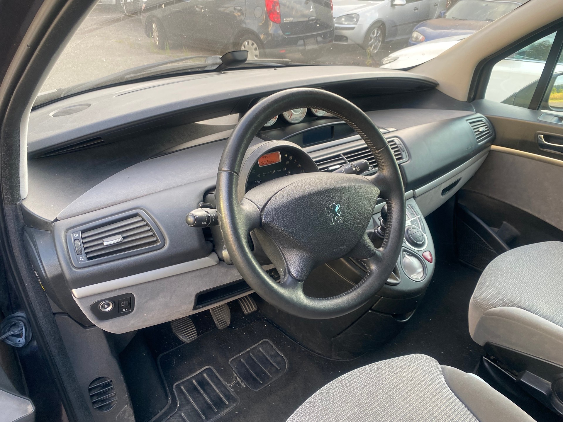 PEUGEOT 807 2.0 16V HDi (SR) Family-image-4