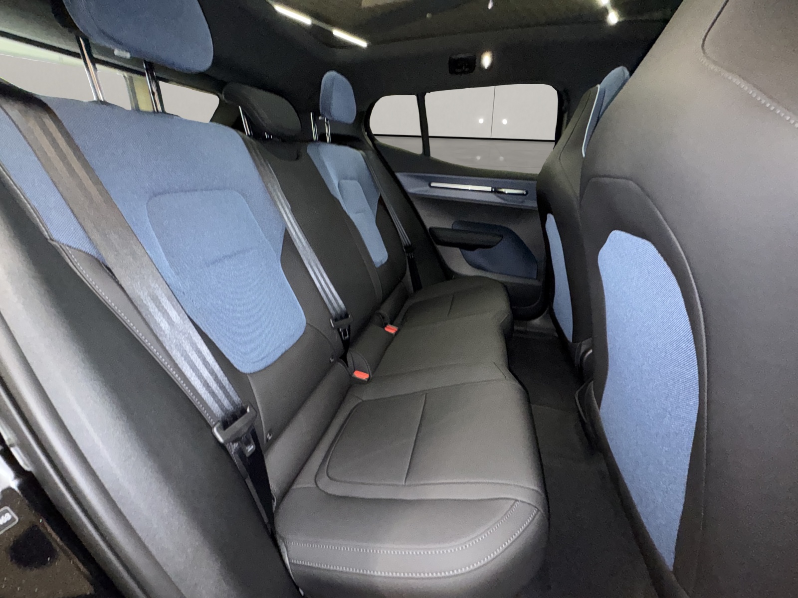 VOLVO EX30 CC P8 Ultra AWD-image-13