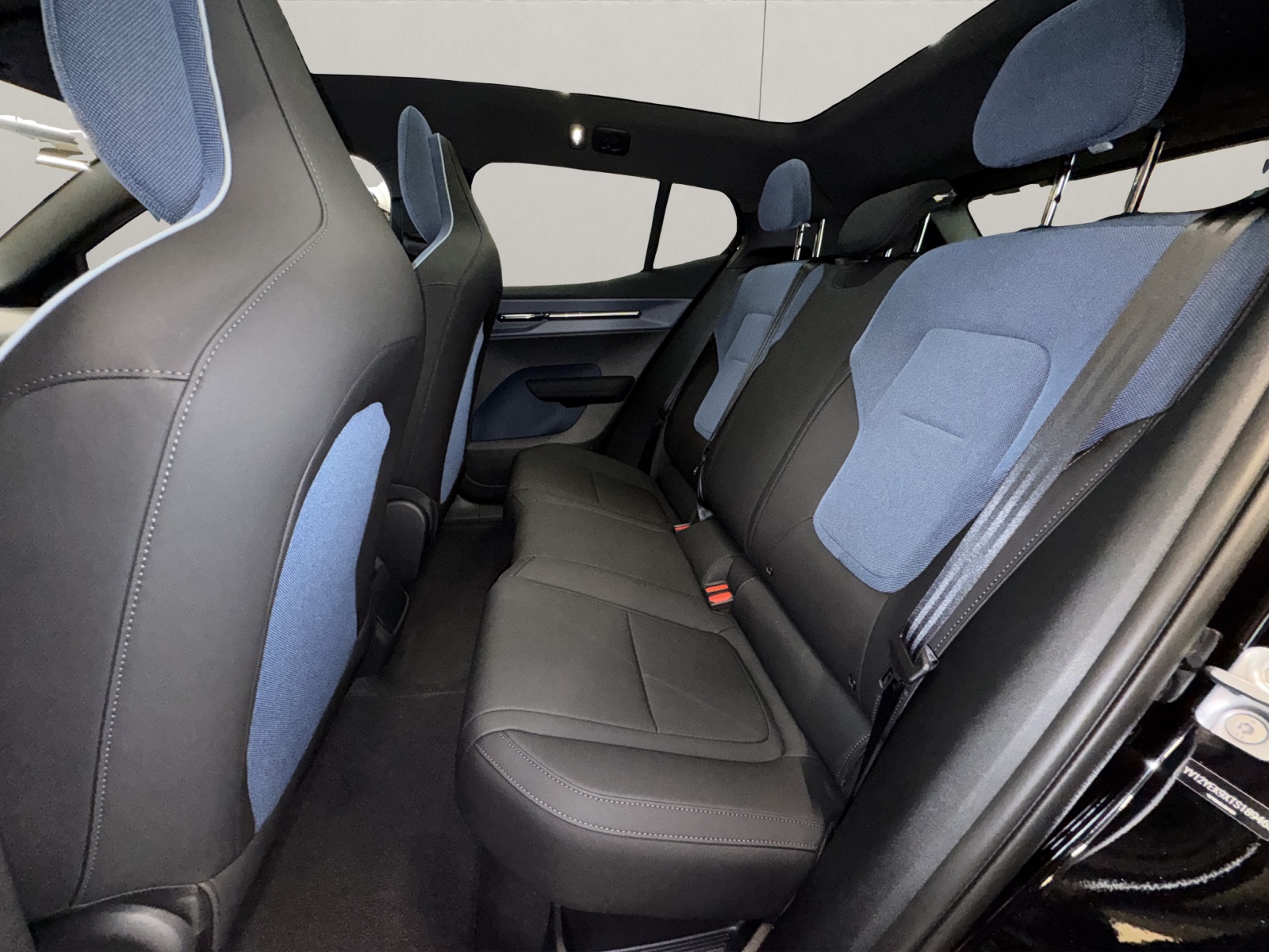 VOLVO EX30 CC P8 Ultra AWD-image-14