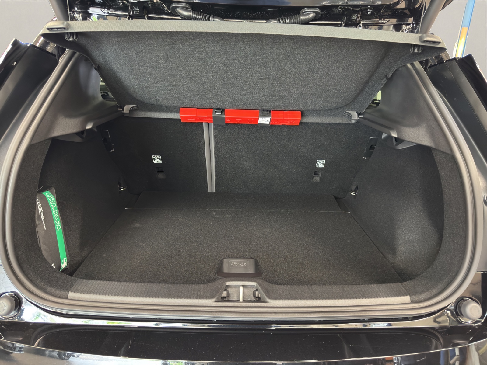 VOLVO EX30 CC P8 Ultra AWD-image-15