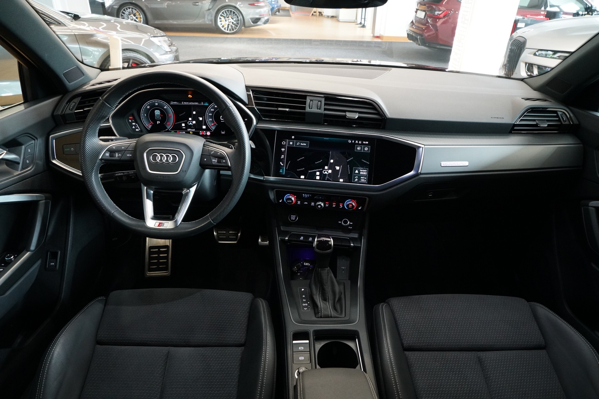 AUDI Q3 40 TDI S line quattro S-tronic-image-10
