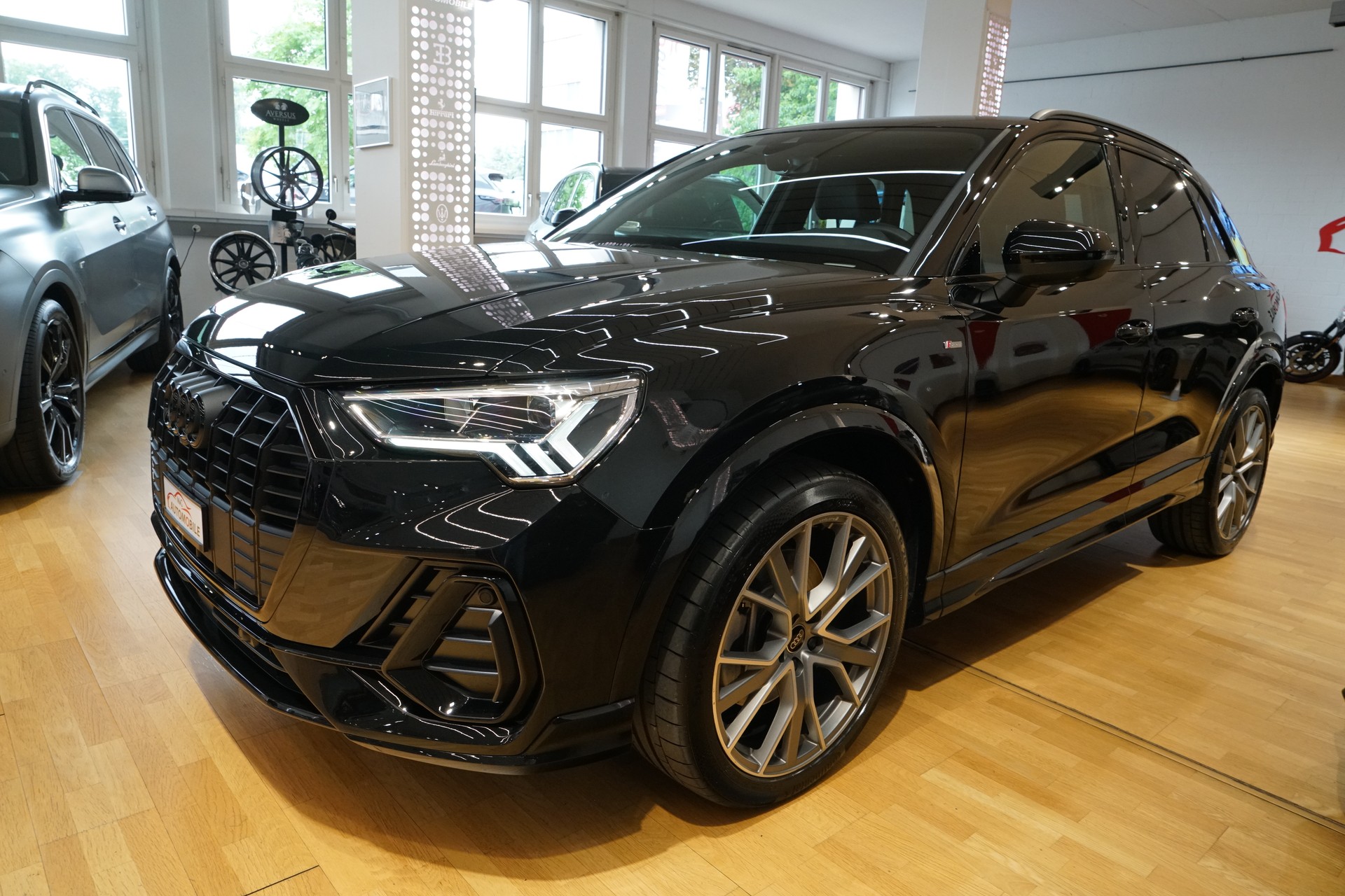 AUDI Q3 40 TDI S line quattro S-tronic-image-0