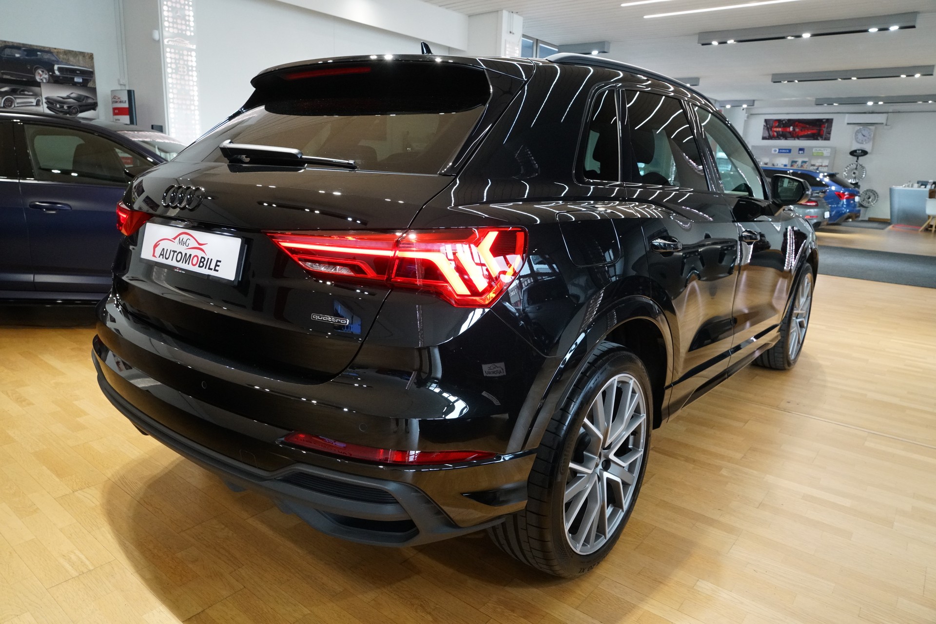 AUDI Q3 40 TDI S line quattro S-tronic-image-5