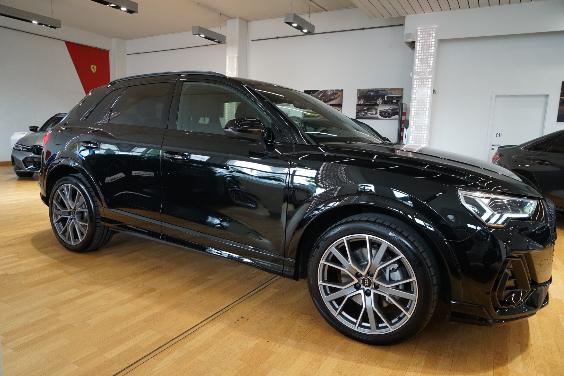 AUDI Q3 40 TDI S line quattro S-tronic-image-7