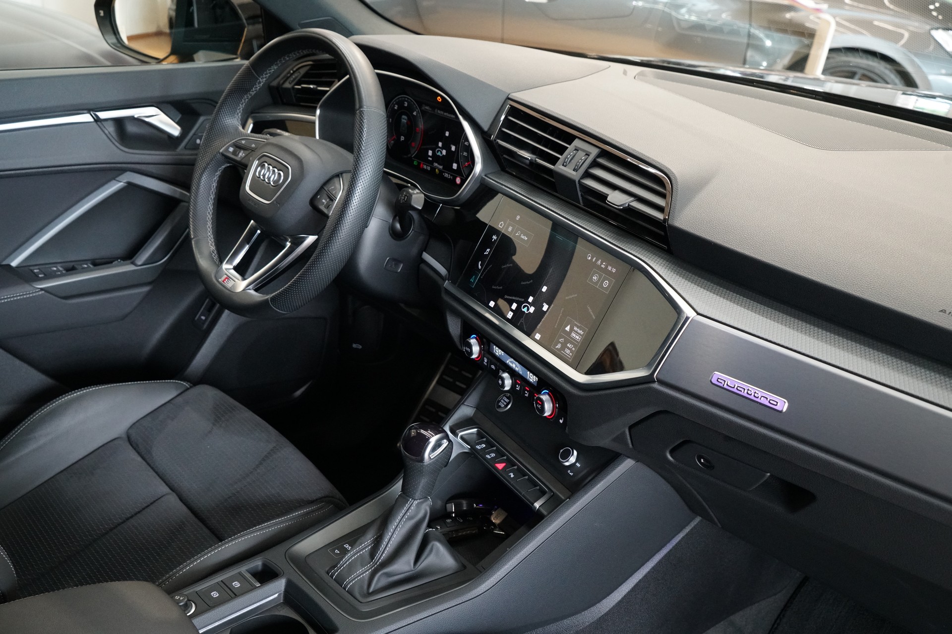 AUDI Q3 40 TDI S line quattro S-tronic-image-18