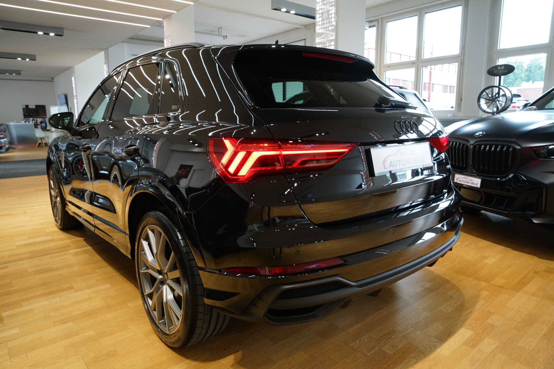 AUDI Q3 40 TDI S line quattro S-tronic-image-3