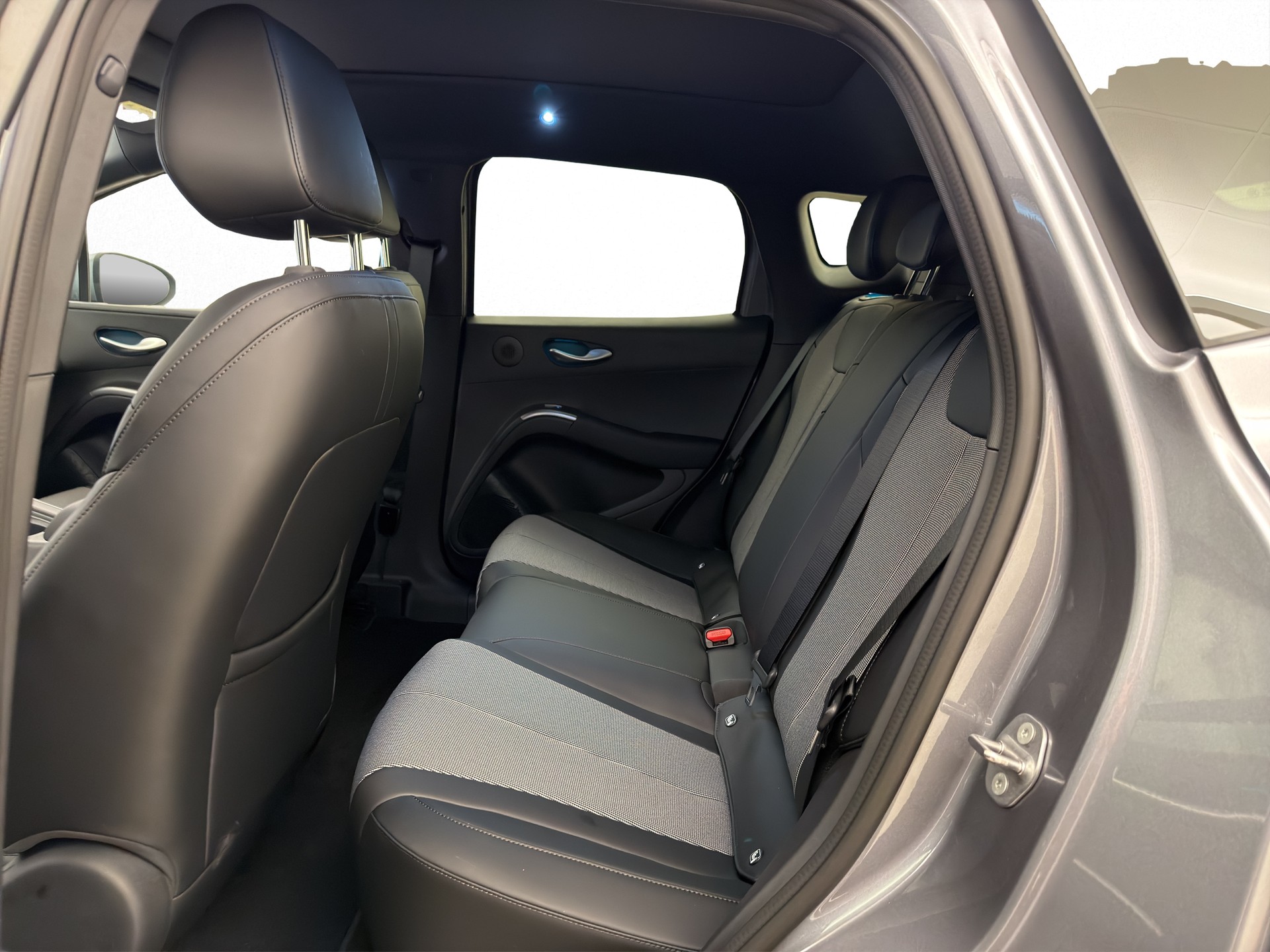 BYD Dolphin G DM-i Comfort-image-12