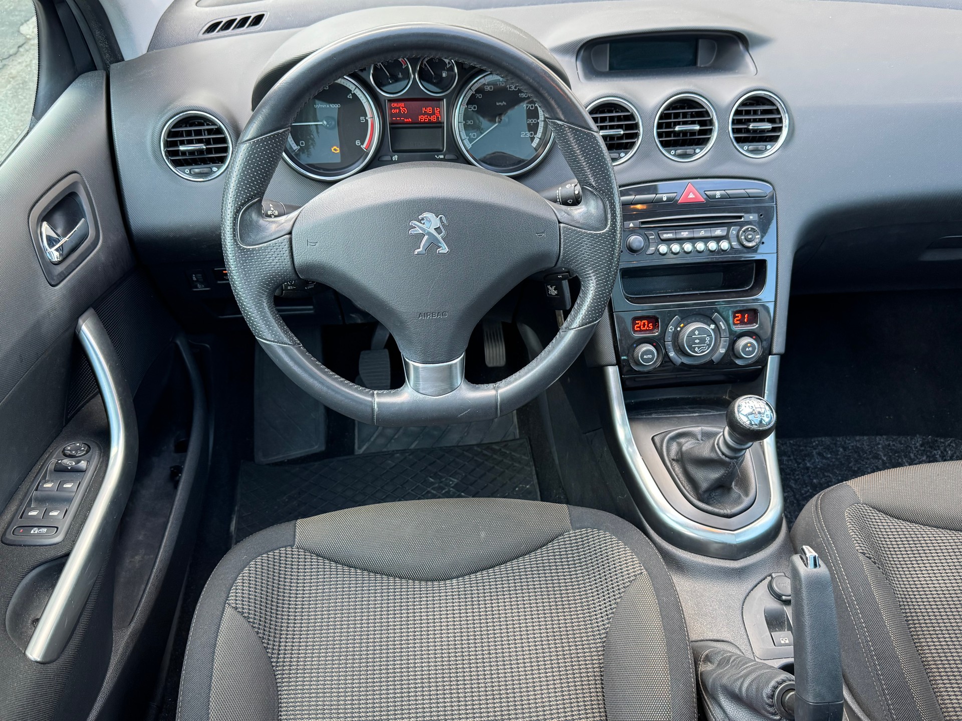 PEUGEOT 308 SW 1.6 HDI Active 7 Sitze-image-8