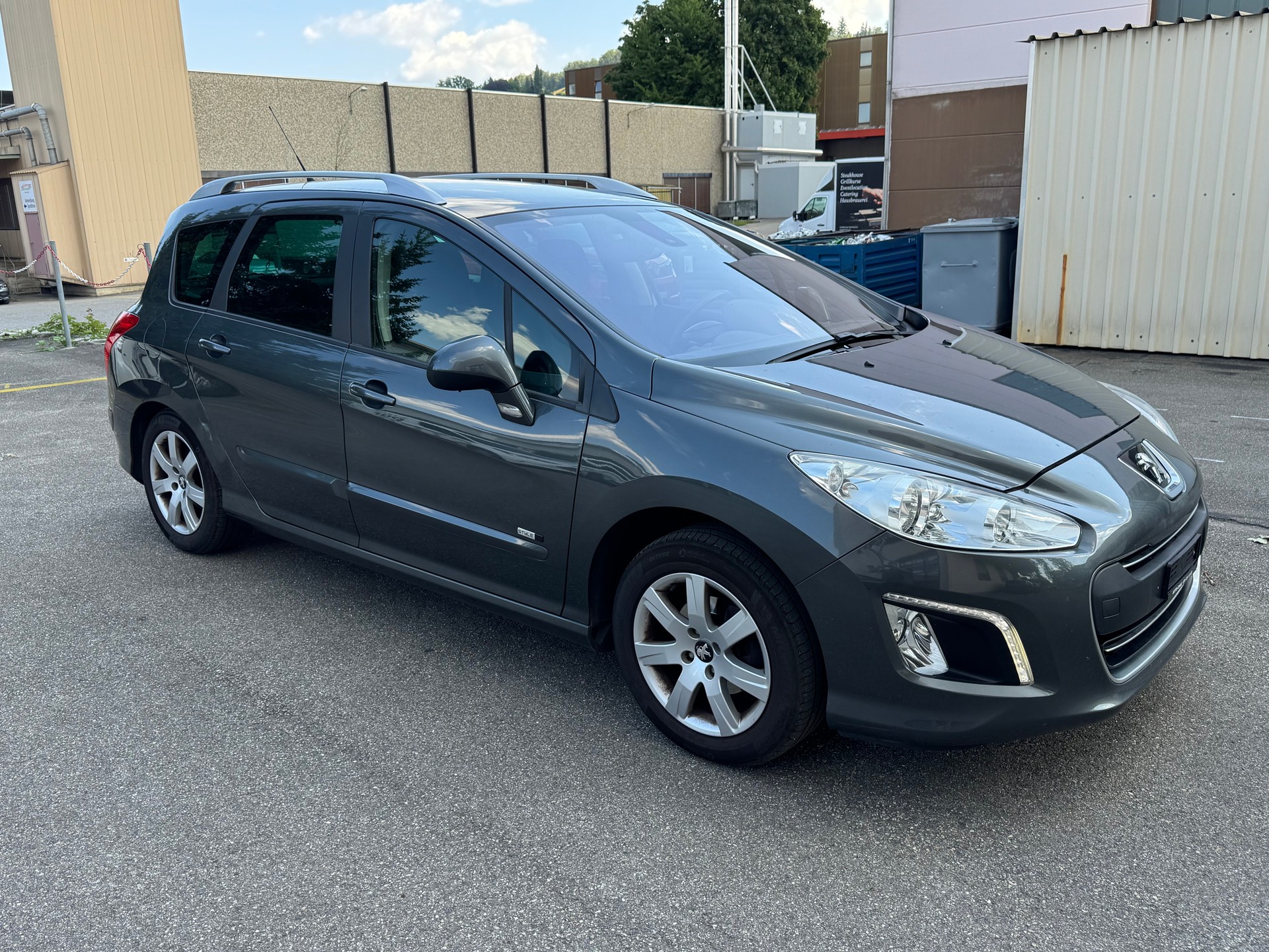 PEUGEOT 308 SW 1.6 HDI Active 7 Sitze-image-1