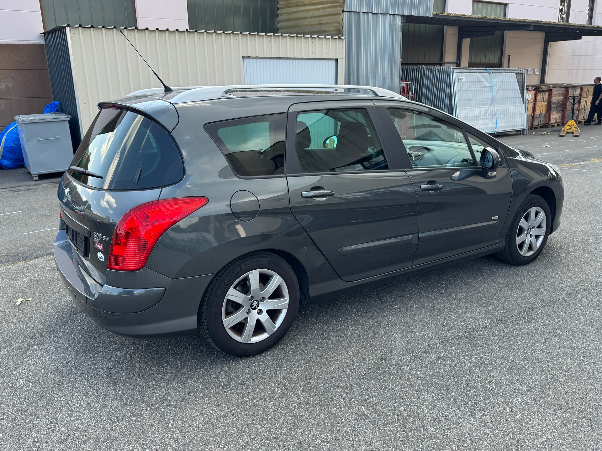 PEUGEOT 308 SW 1.6 HDI Active 7 Sitze-image-2
