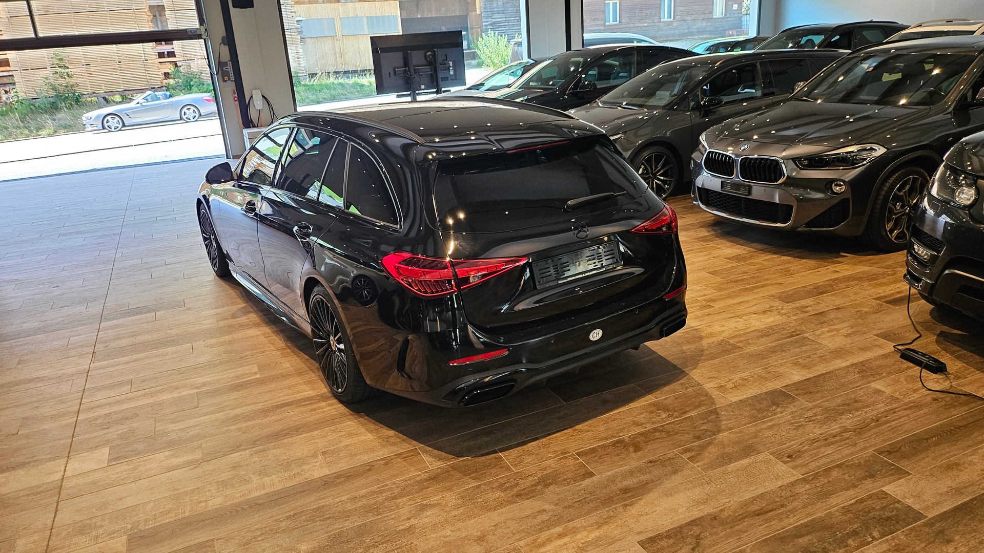 MERCEDES-BENZ C 220 d T 4Matic AMG Line Black Paket Top Ausstattung-image-13