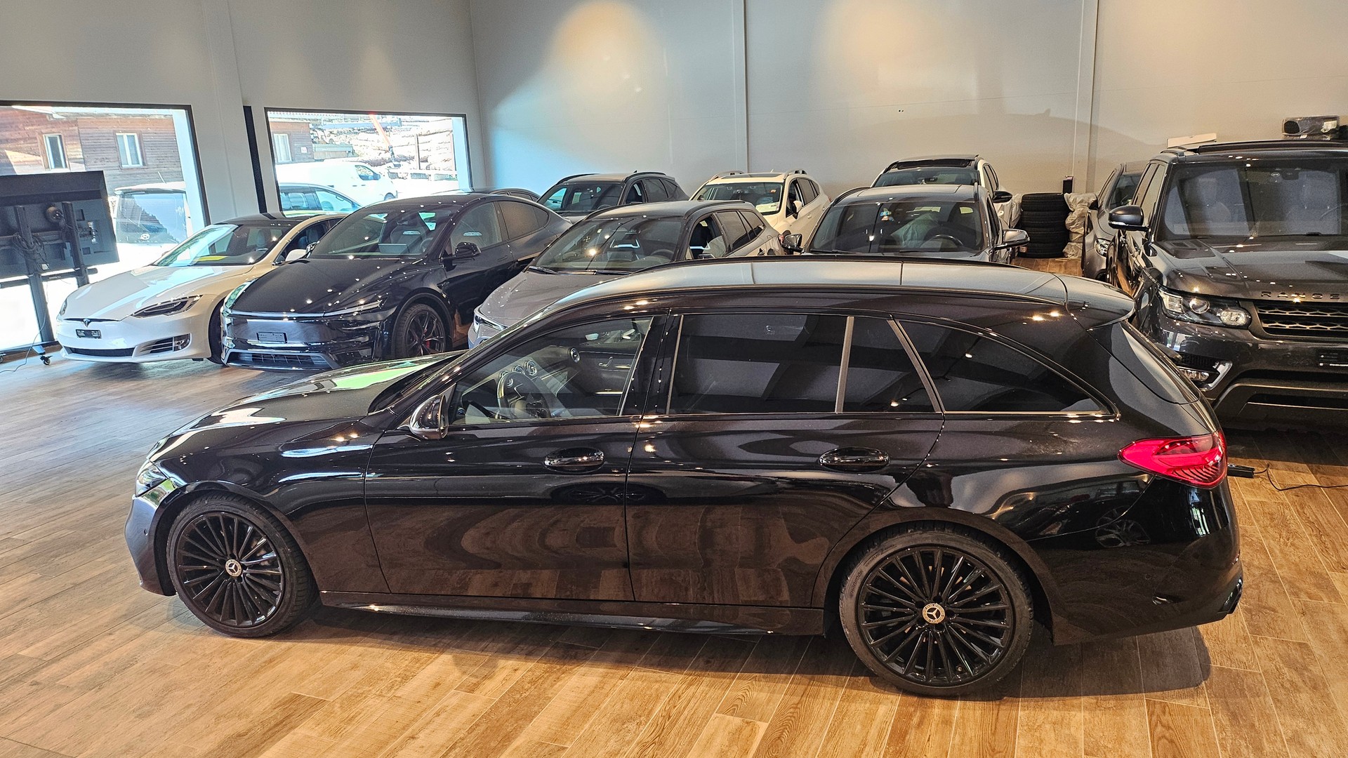 MERCEDES-BENZ C 220 d T 4Matic AMG Line Black Paket Top Ausstattung-image-15