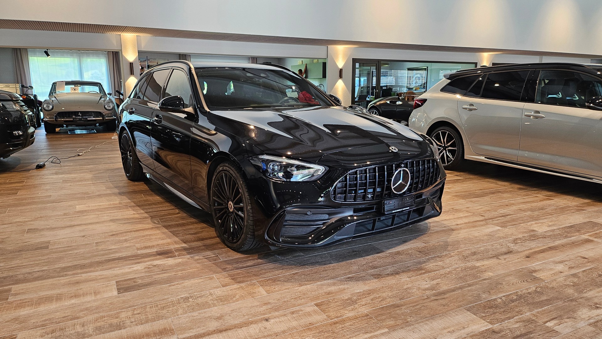 MERCEDES-BENZ C 220 d T 4Matic AMG Line Black Paket Top Ausstattung-image-4