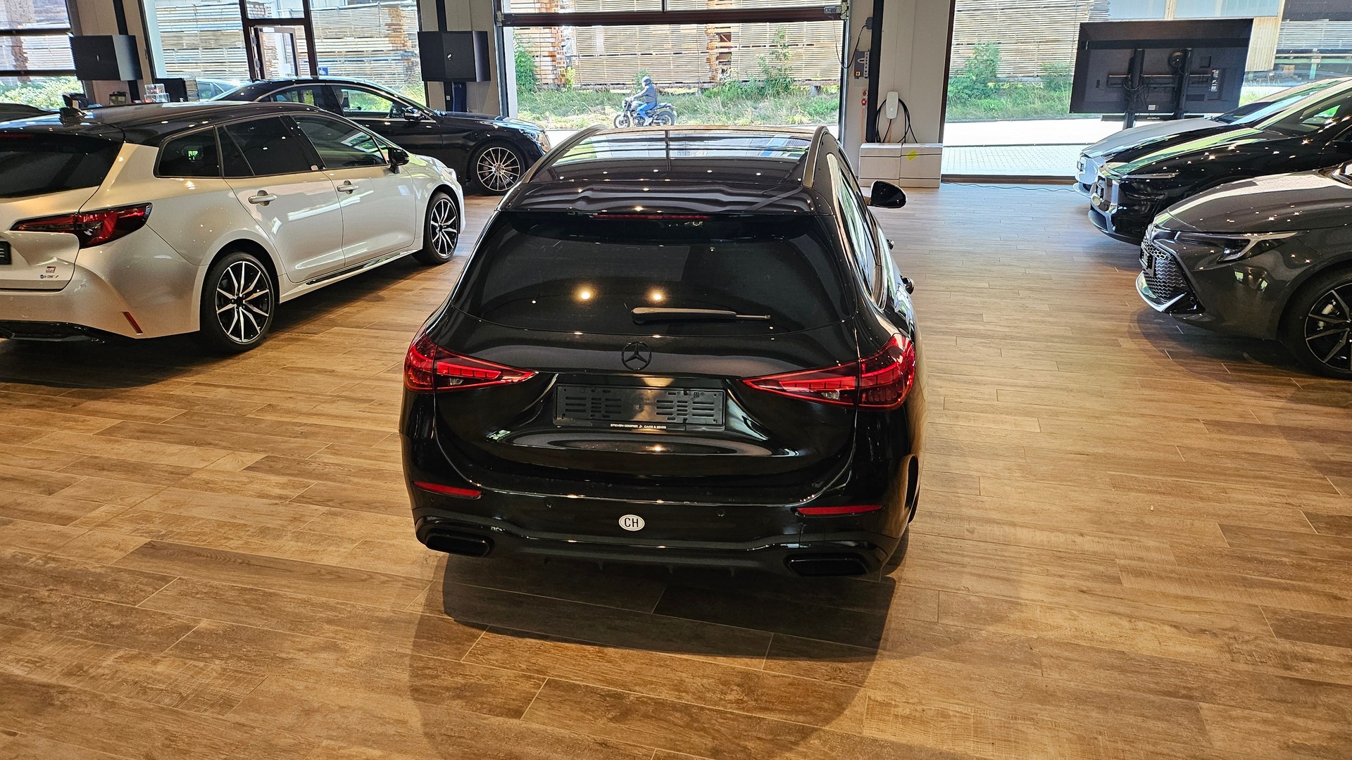 MERCEDES-BENZ C 220 d T 4Matic AMG Line Black Paket Top Ausstattung-image-11