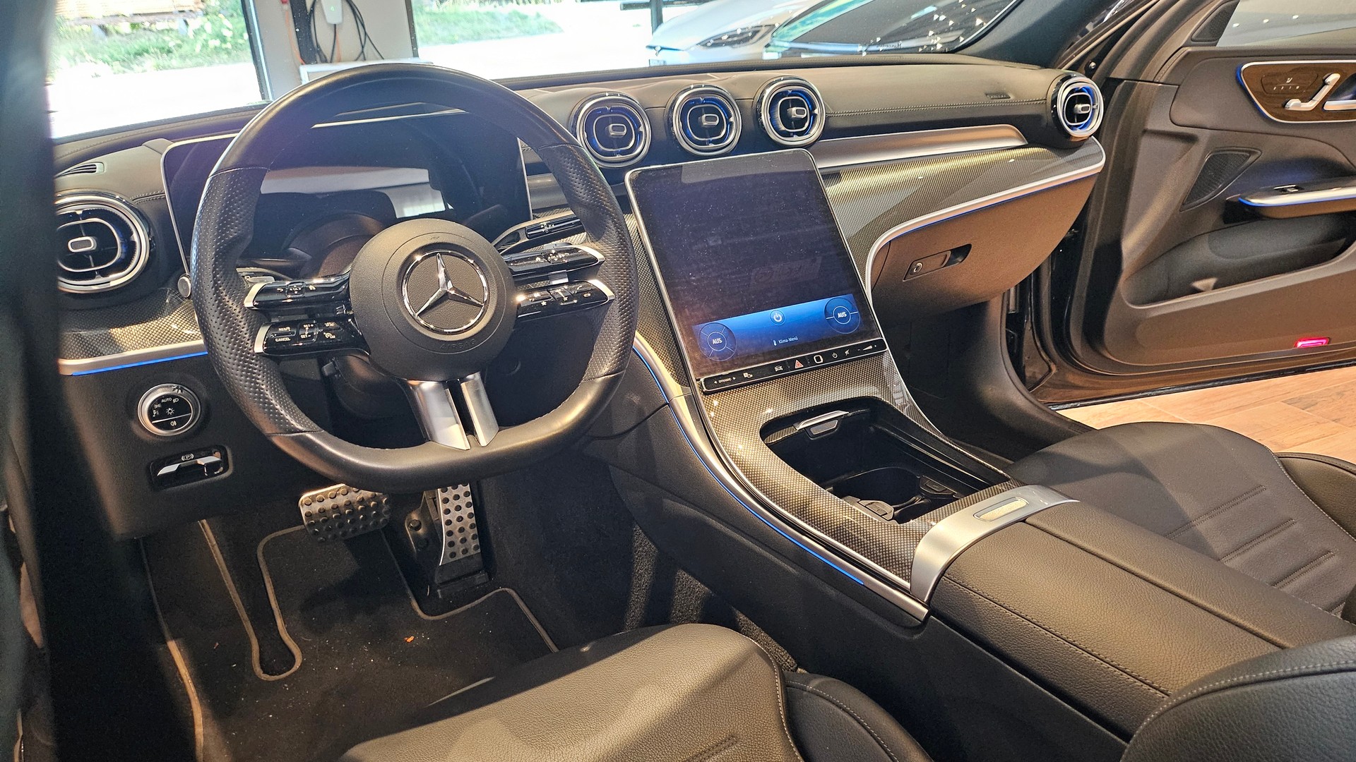 MERCEDES-BENZ C 220 d T 4Matic AMG Line Black Paket Top Ausstattung-image-22