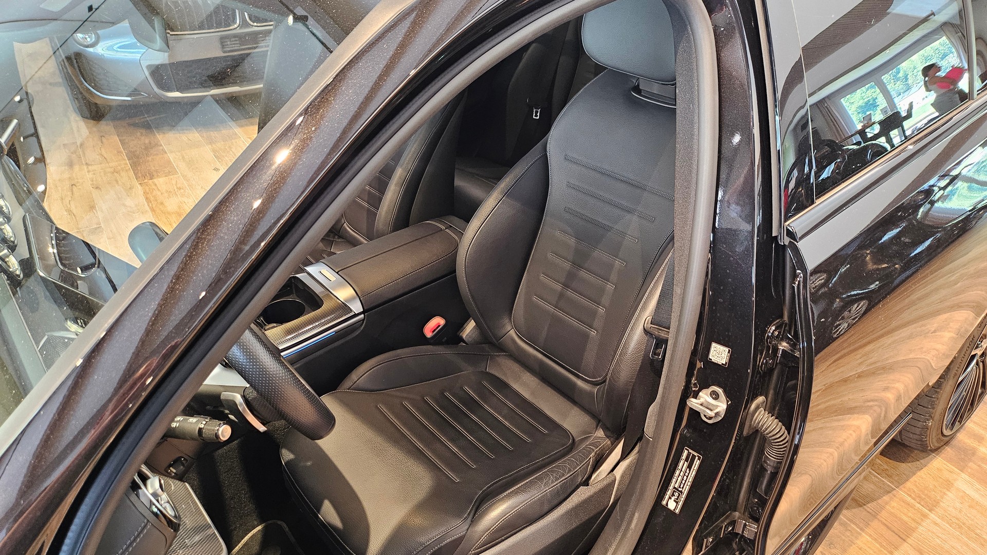 MERCEDES-BENZ C 220 d T 4Matic AMG Line Black Paket Top Ausstattung-image-30