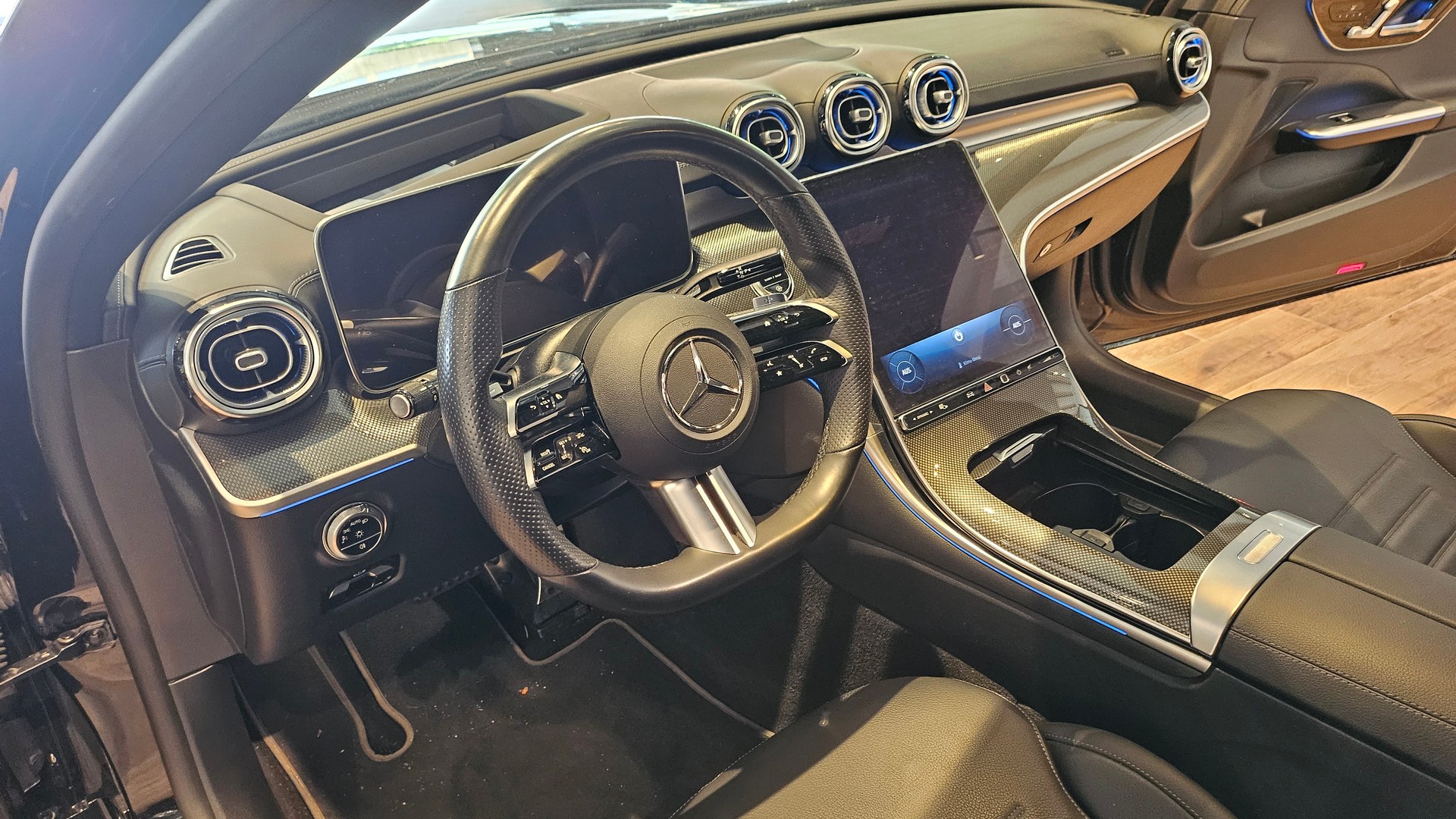 MERCEDES-BENZ C 220 d T 4Matic AMG Line Black Paket Top Ausstattung-image-28