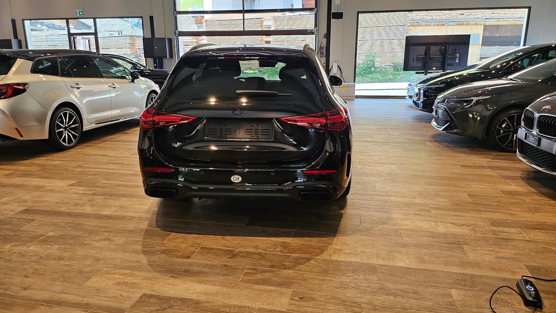 MERCEDES-BENZ C 220 d T 4Matic AMG Line Black Paket Top Ausstattung-image-10