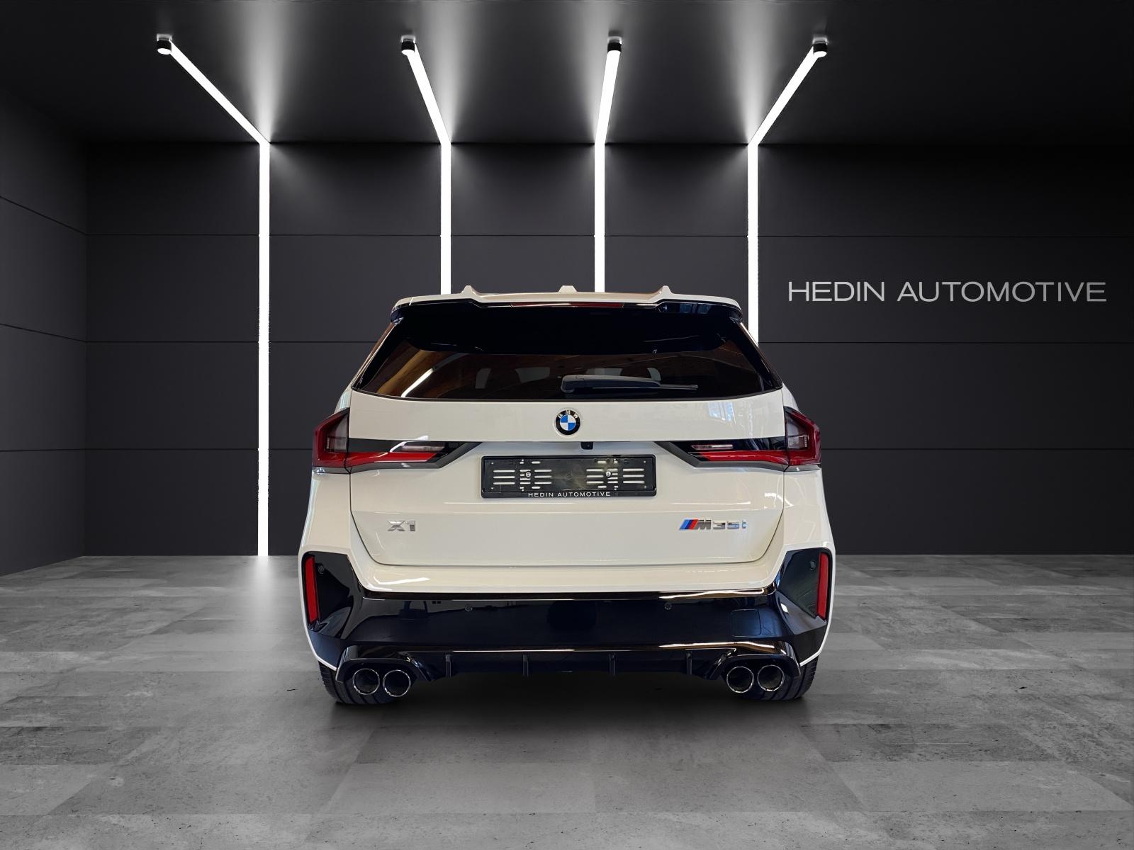 BMW X1 M35i-showroom-element-3