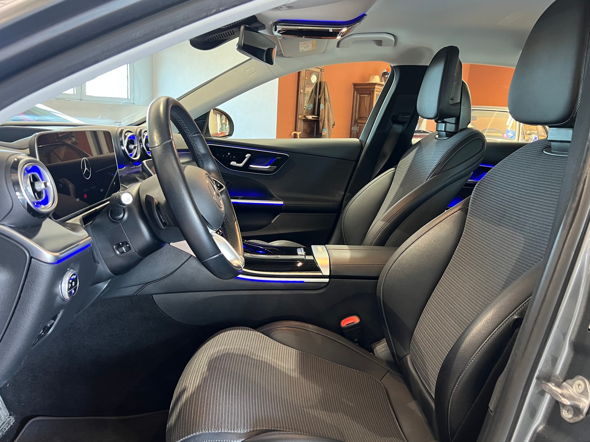MERCEDES-BENZ C 200 Avantgarde +Neues Modell - Schweizer Fahrzeug*-image-3
