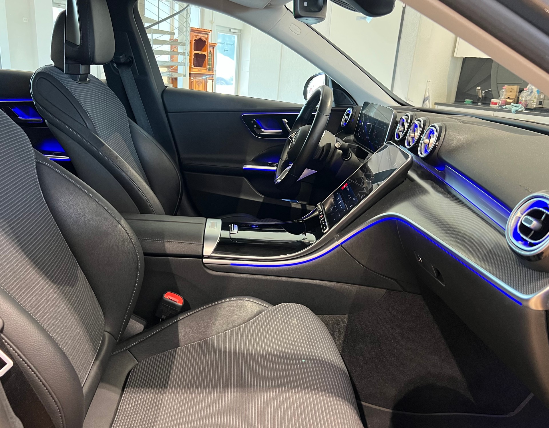 MERCEDES-BENZ C 200 Avantgarde +Neues Modell - Schweizer Fahrzeug*-image-5
