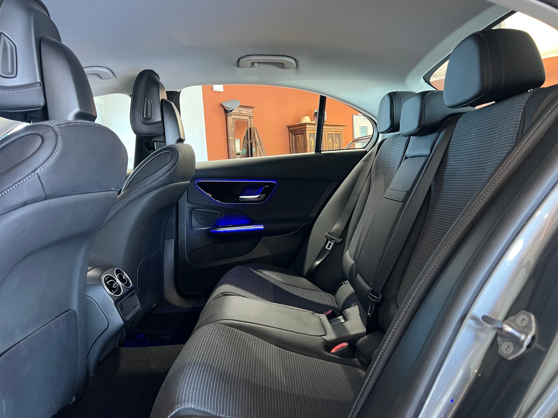 MERCEDES-BENZ C 200 Avantgarde +Neues Modell - Schweizer Fahrzeug*-image-15