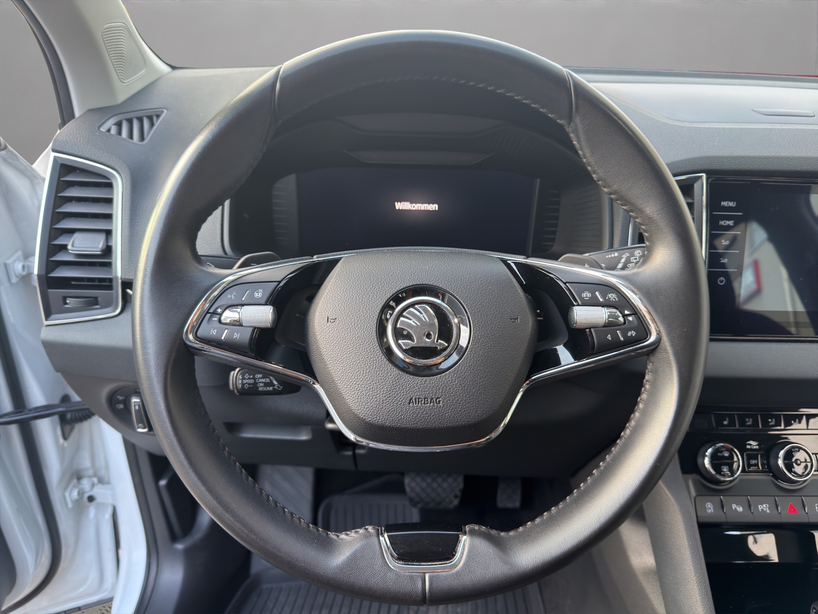 SKODA Karoq 2.0 TDI CR Style 4x4 DSG-image-9