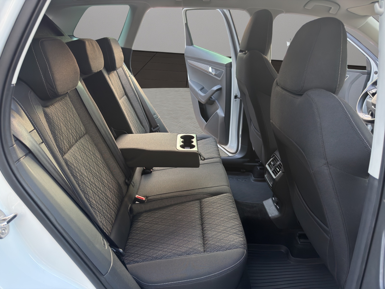 SKODA Karoq 2.0 TDI CR Style 4x4 DSG-image-17