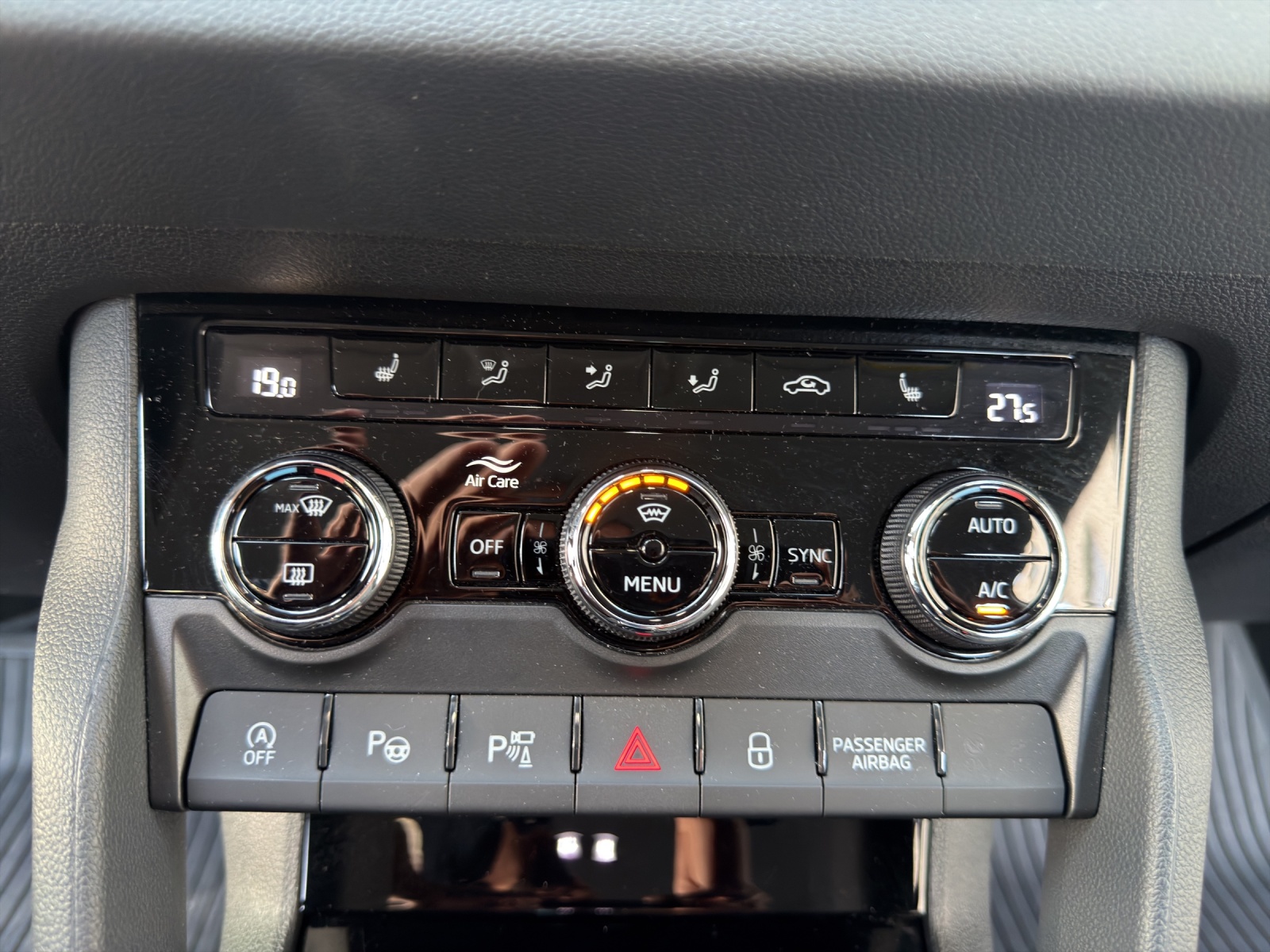SKODA Karoq 2.0 TDI CR Style 4x4 DSG-image-21