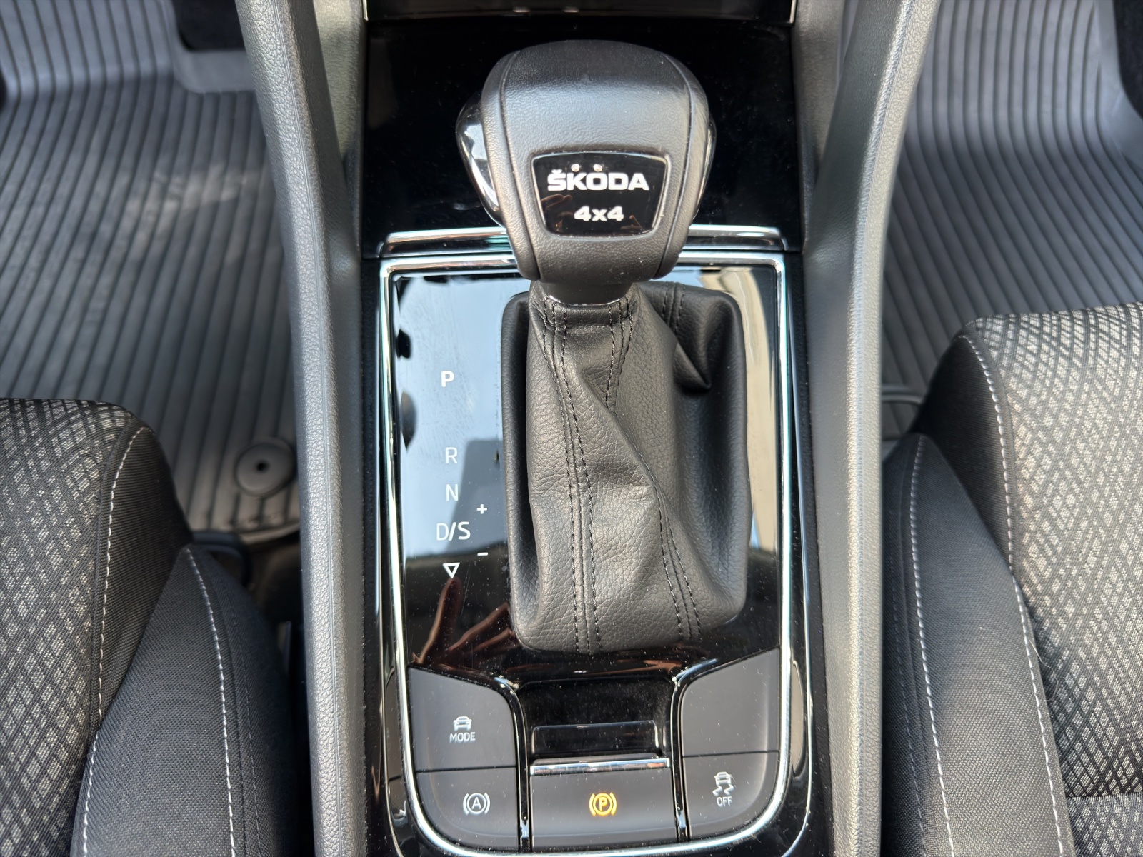 SKODA Karoq 2.0 TDI CR Style 4x4 DSG-image-22